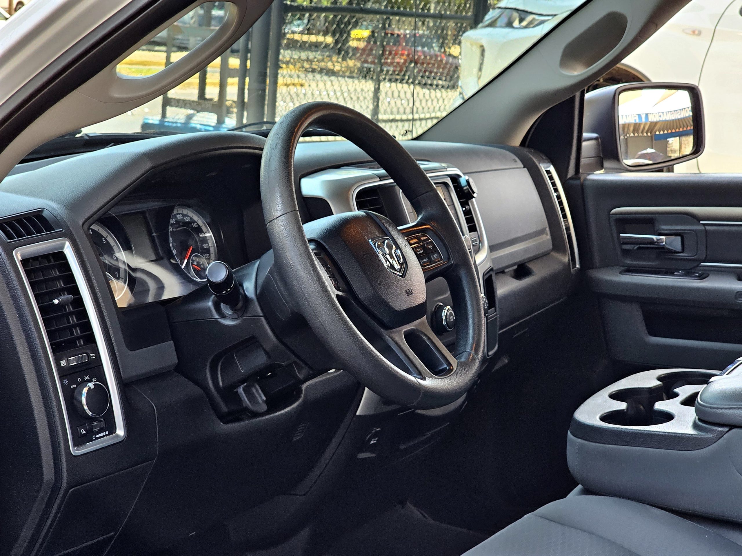 RAM 1500 2018 SLT Doble Cabina 4x4 Automático Blanco
