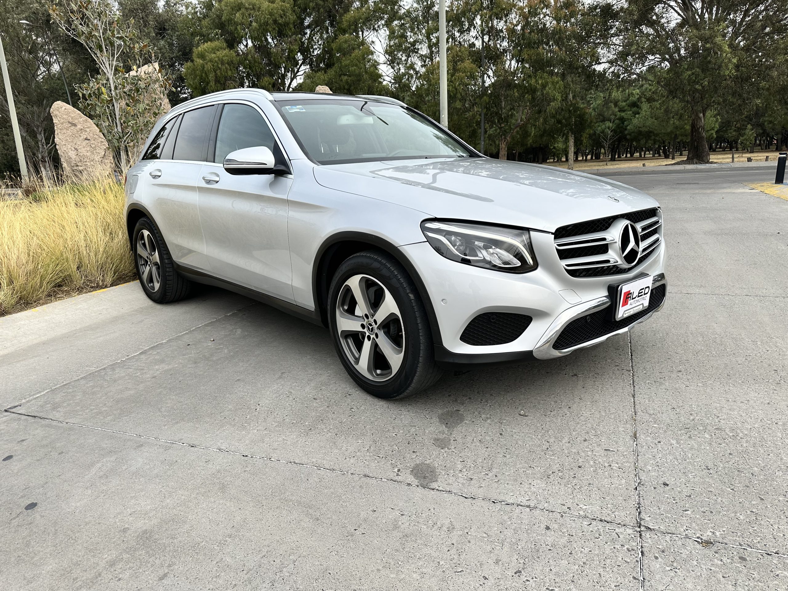 Mercedes-Benz Clase GLC 2018 300 Off Road Automático Plata