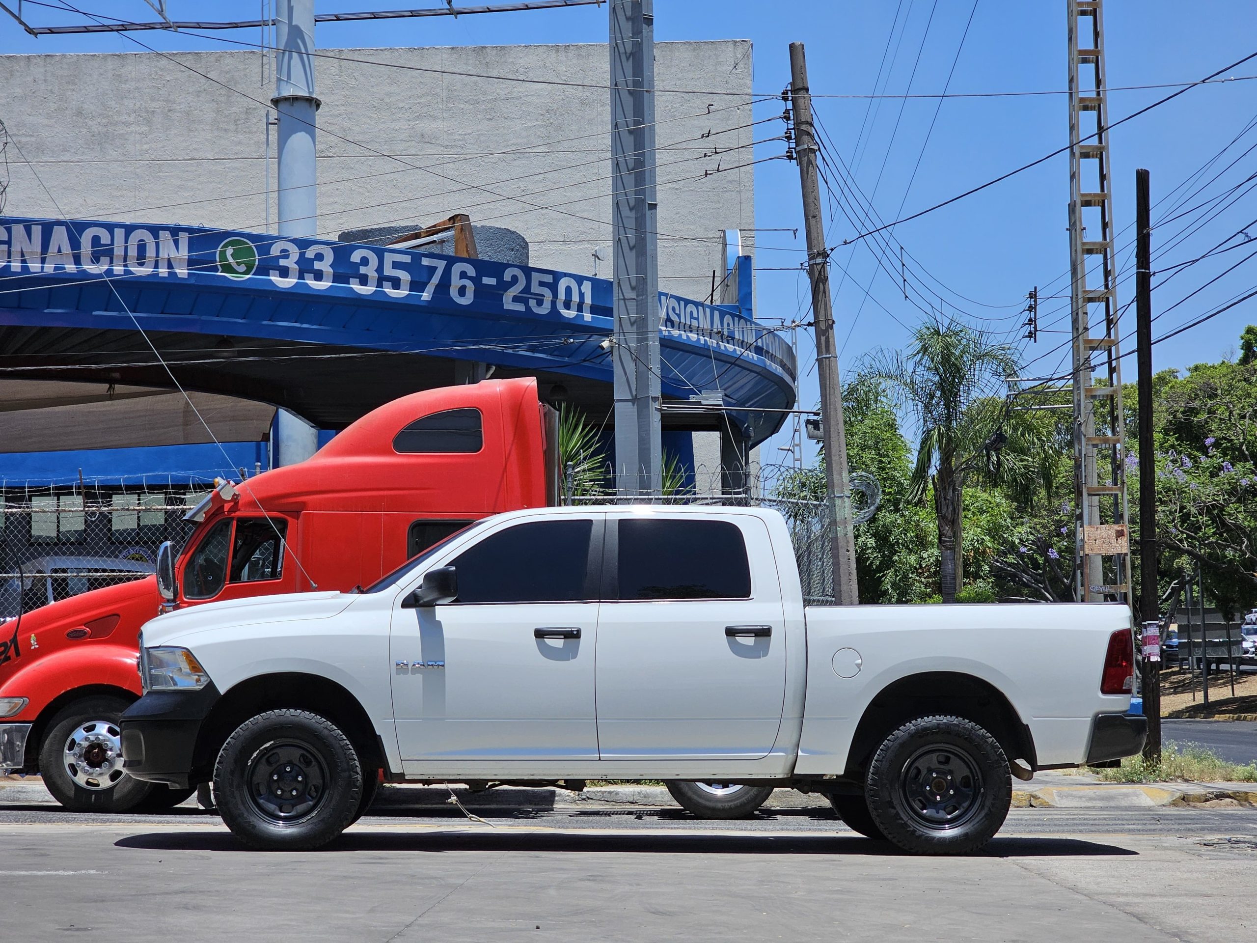 RAM 1500 2018 SLT Doble Cabina 4x4 Automático Blanco