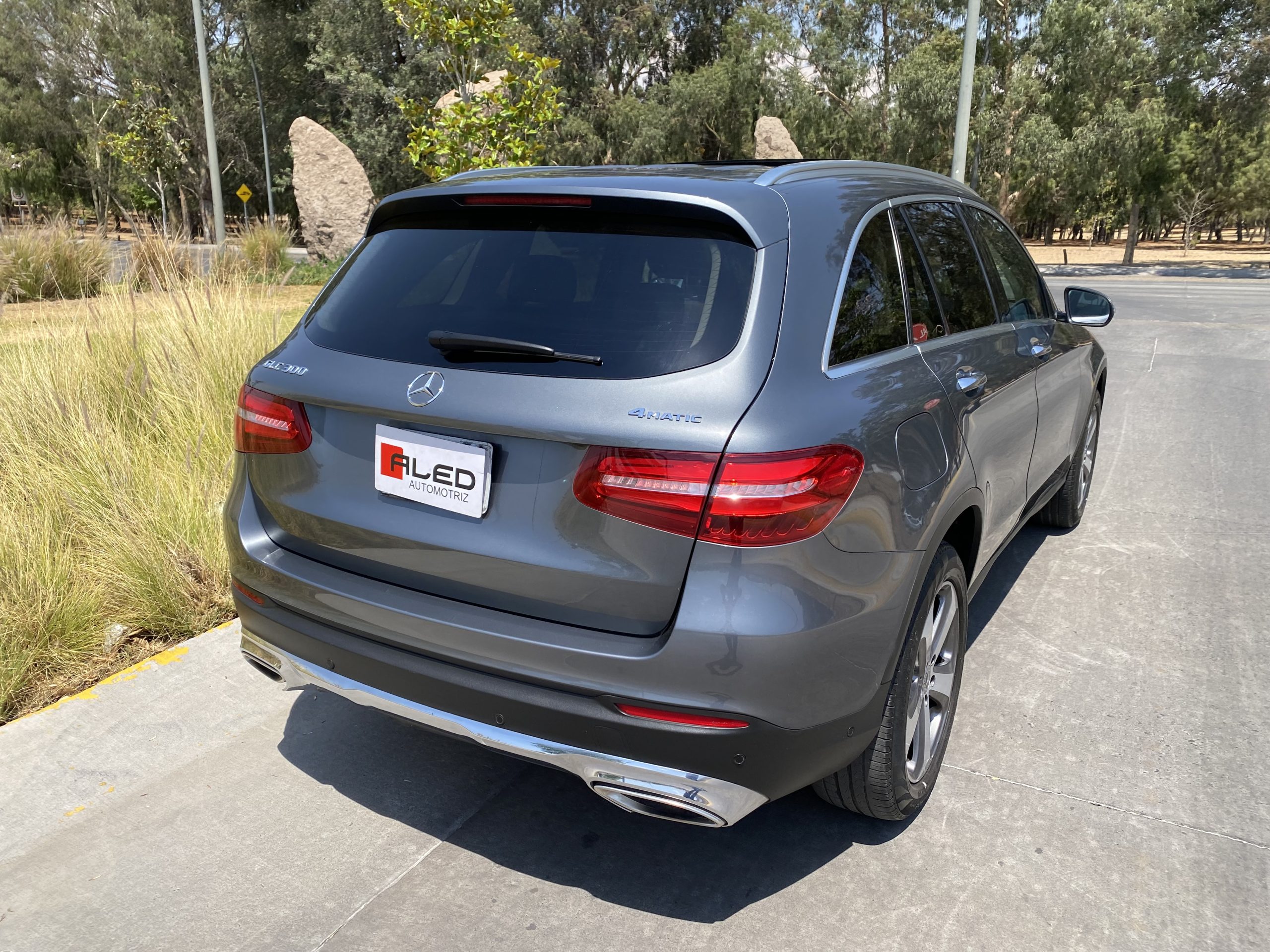 Mercedes-Benz Clase GLC 2019 300 Off Road Automático Gris