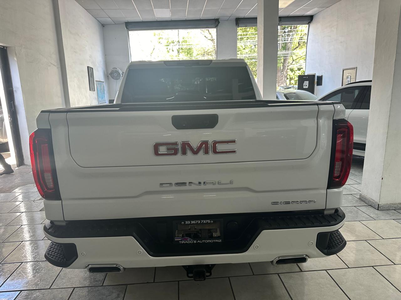 GMC Sierra 2023 DENALI 6.2L Automático Blanco