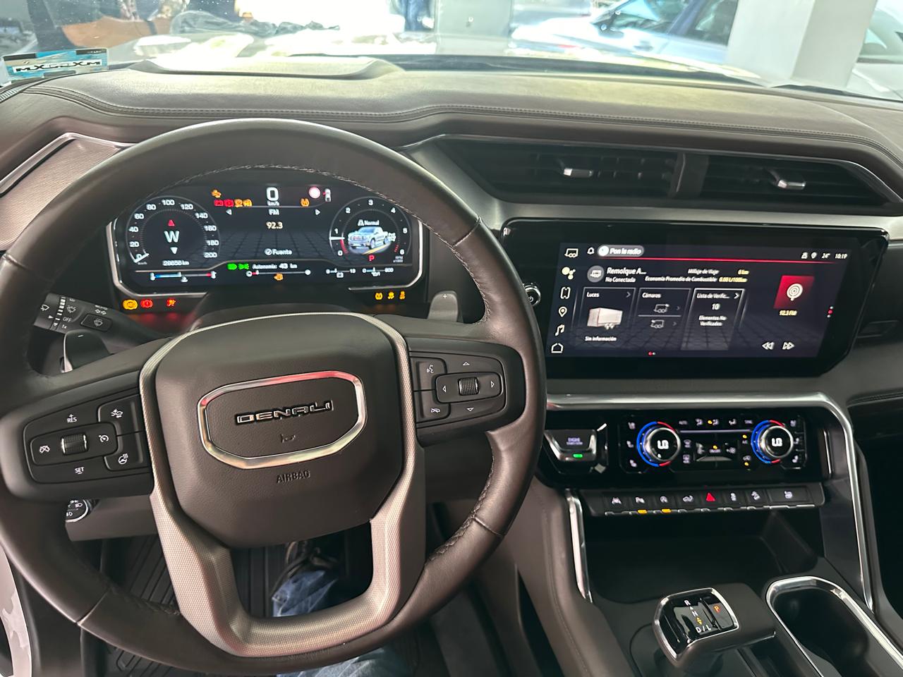 GMC Sierra 2023 DENALI 6.2L Automático Blanco