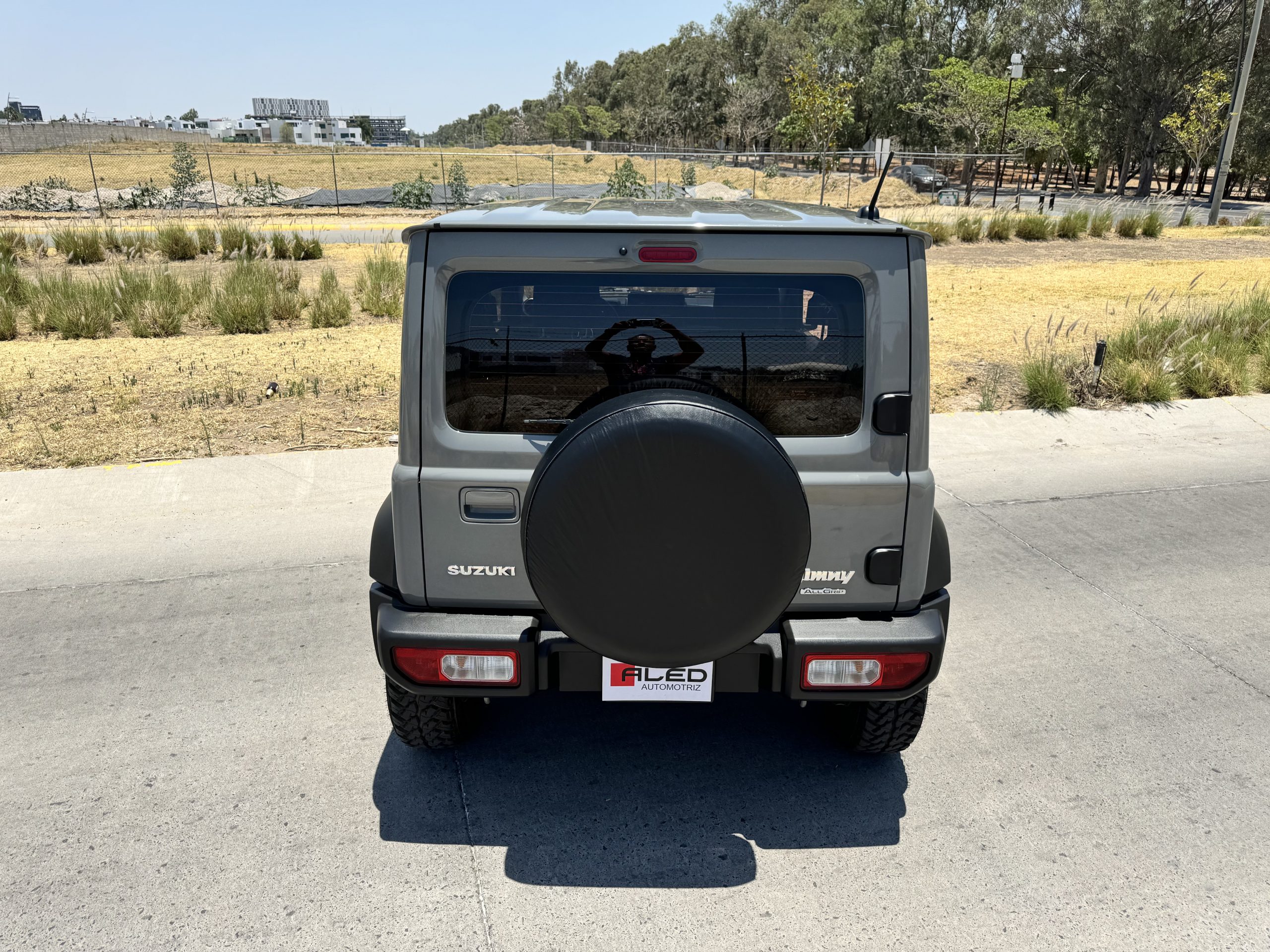 Suzuki Jimny 2023 GLX Manual Gris