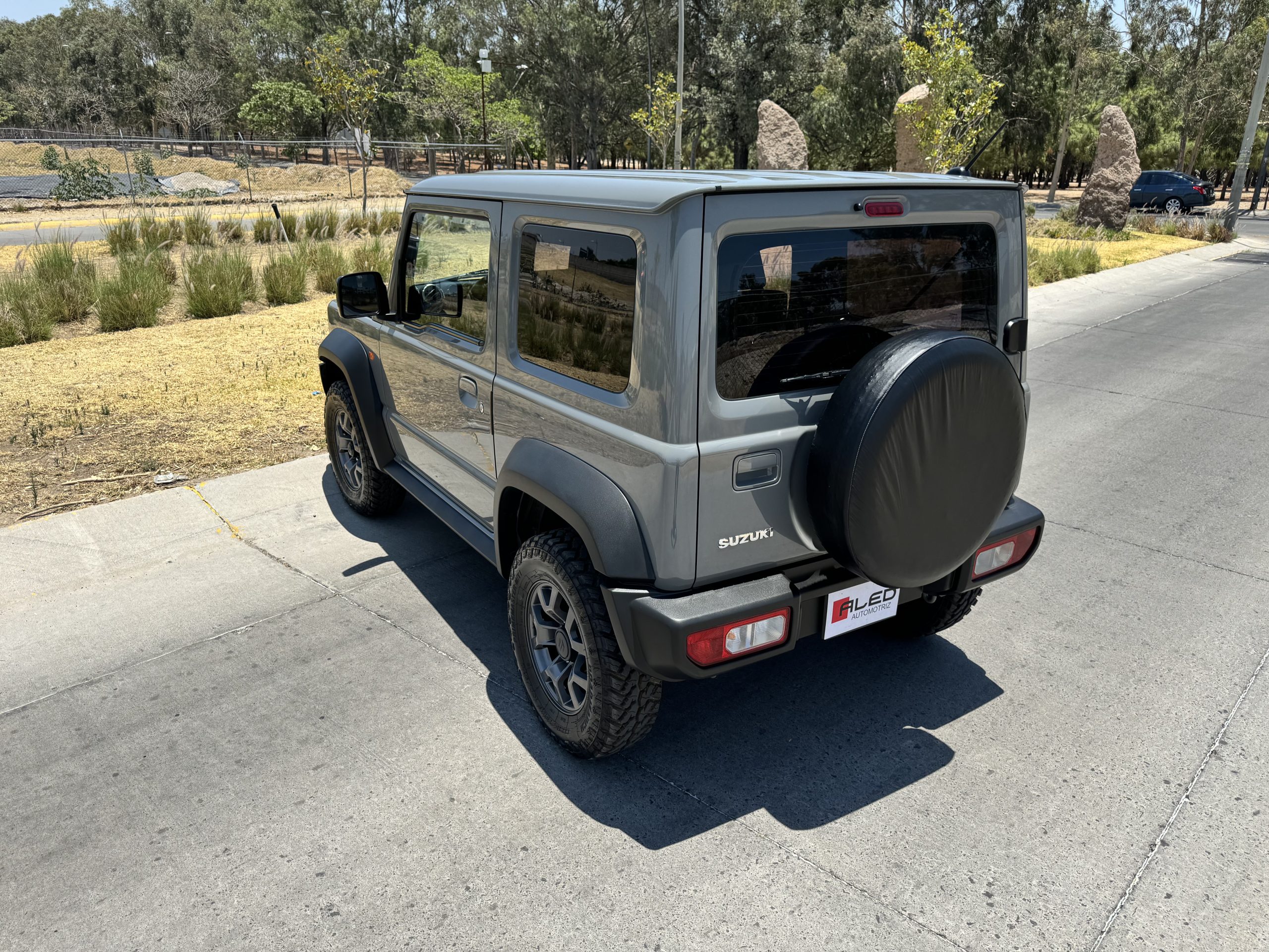 Suzuki Jimny 2023 GLX Manual Gris