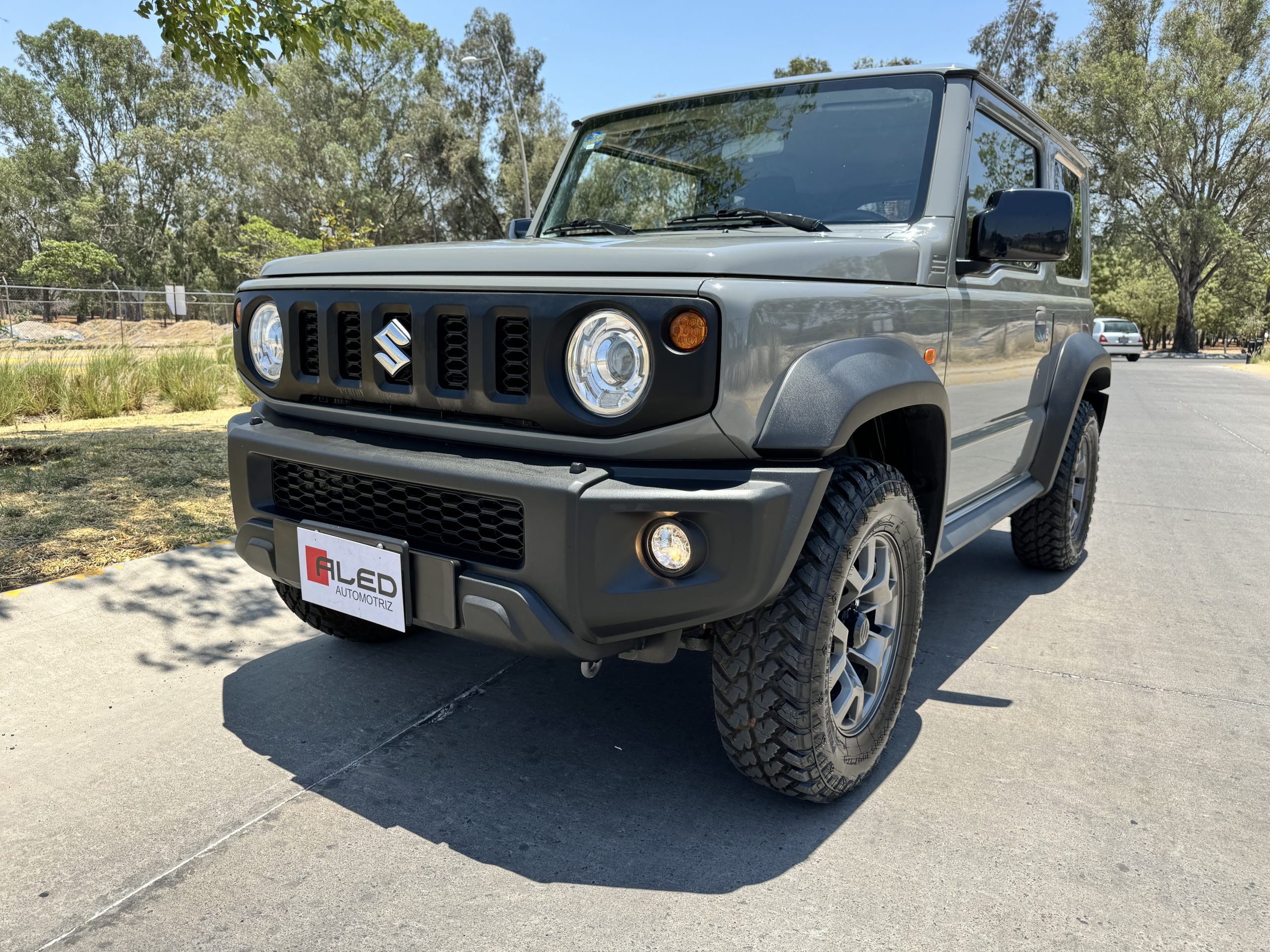 Suzuki Jimny 2023 GLX Manual Gris