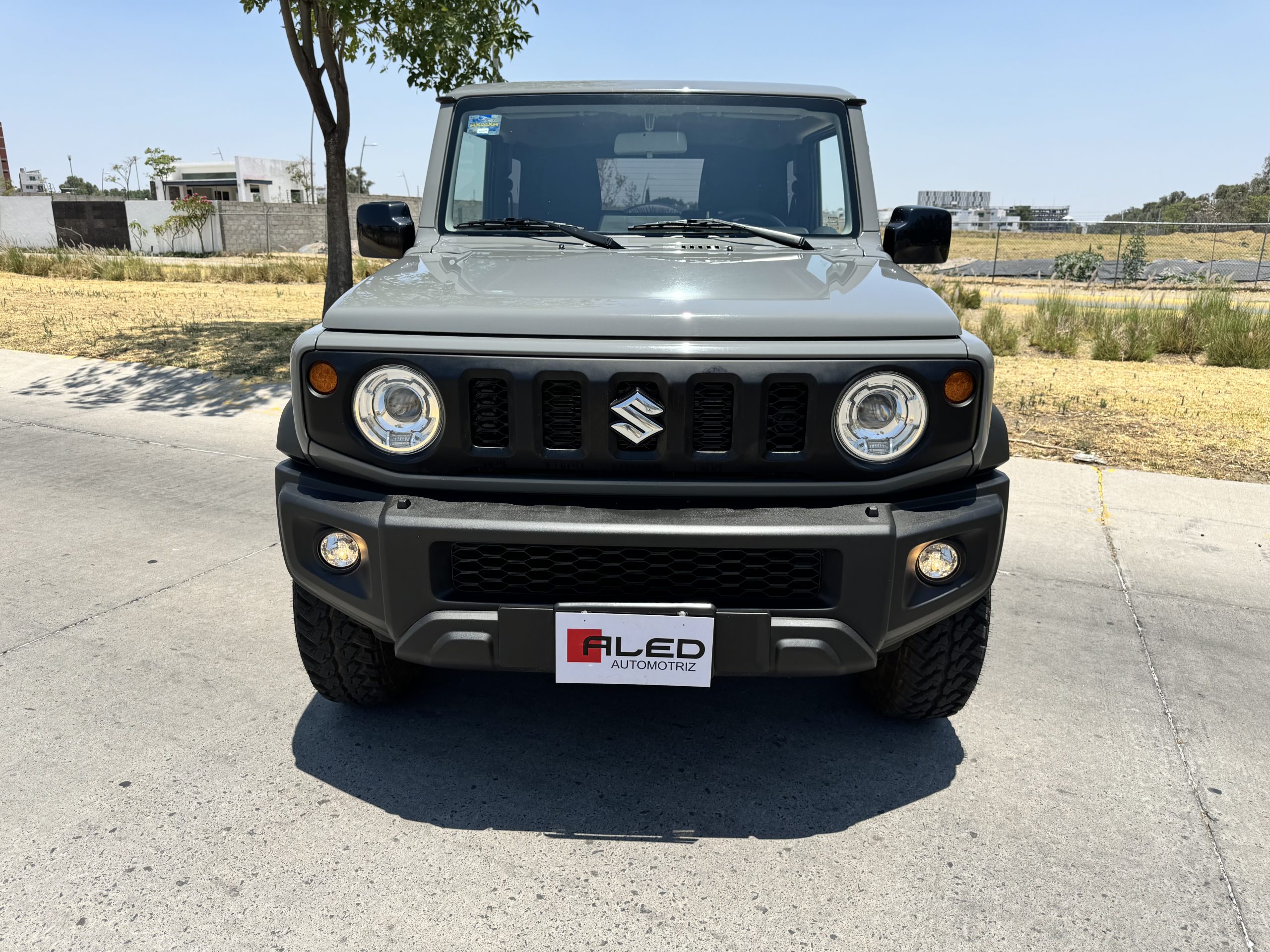 Suzuki Jimny 2023 GLX Manual Gris