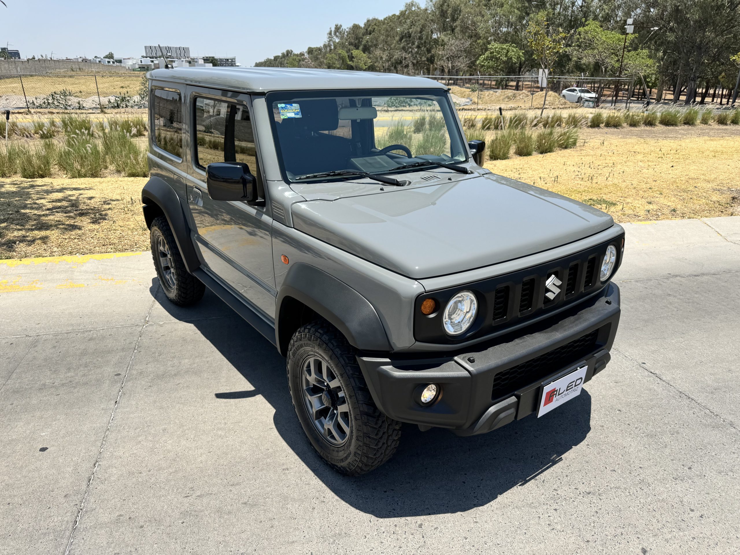 Suzuki Jimny 2023 GLX Manual Gris