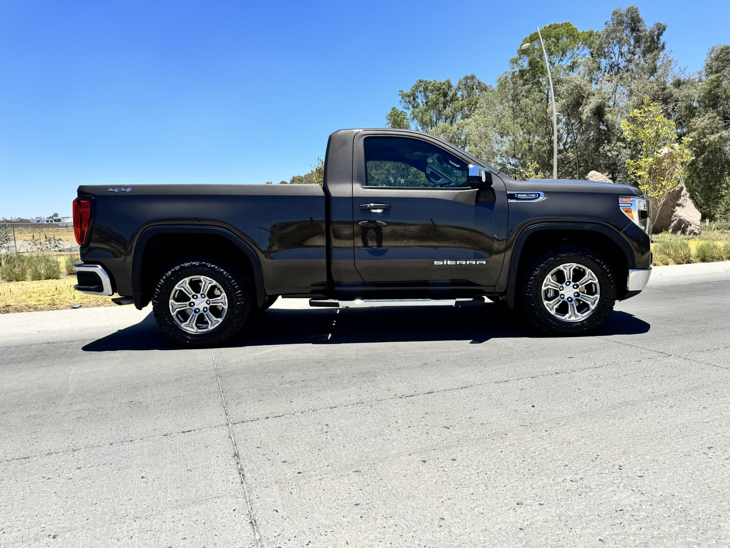 GMC Sierra 2022 SLE Automático Café