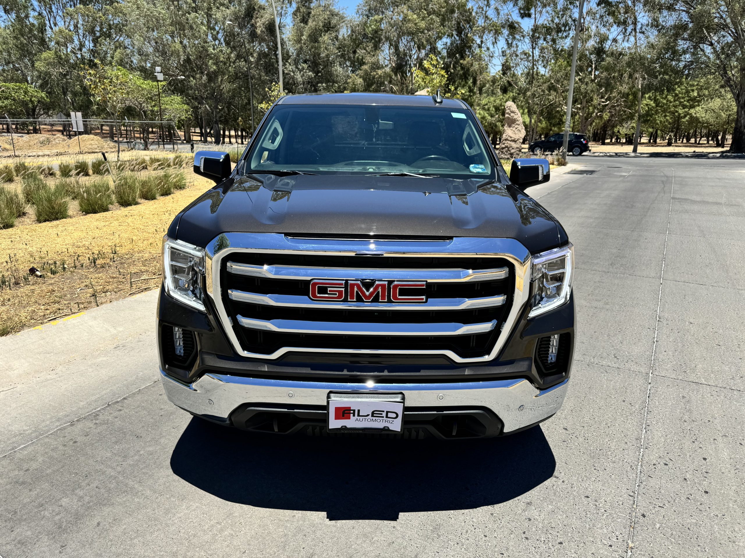 GMC Sierra 2022 SLE Automático Café