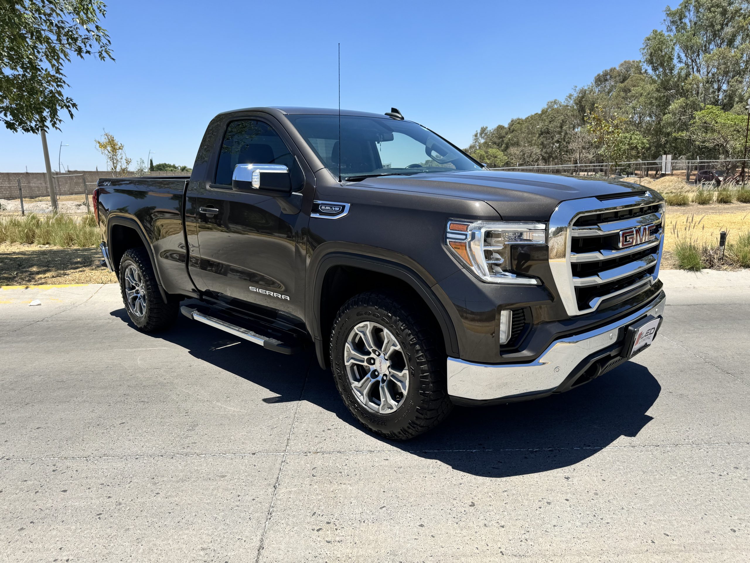 GMC Sierra 2022 SLE Automático Café