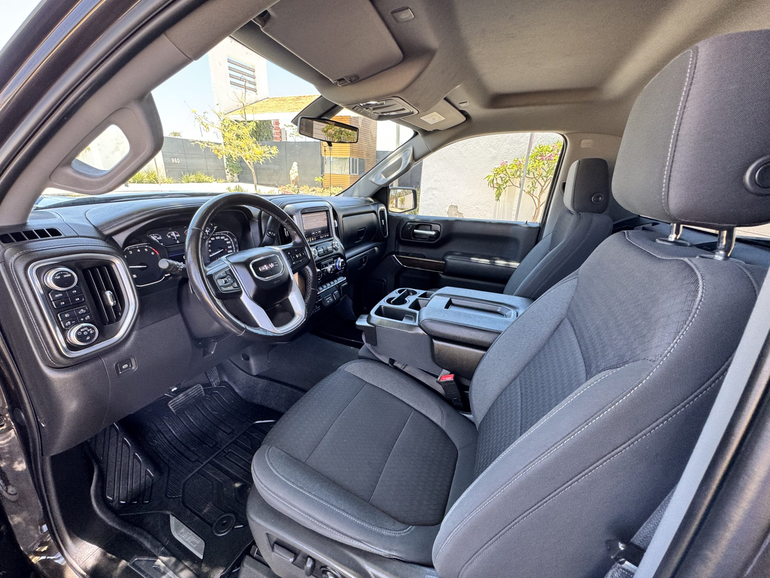 GMC Sierra 2022 SLE Automático Café