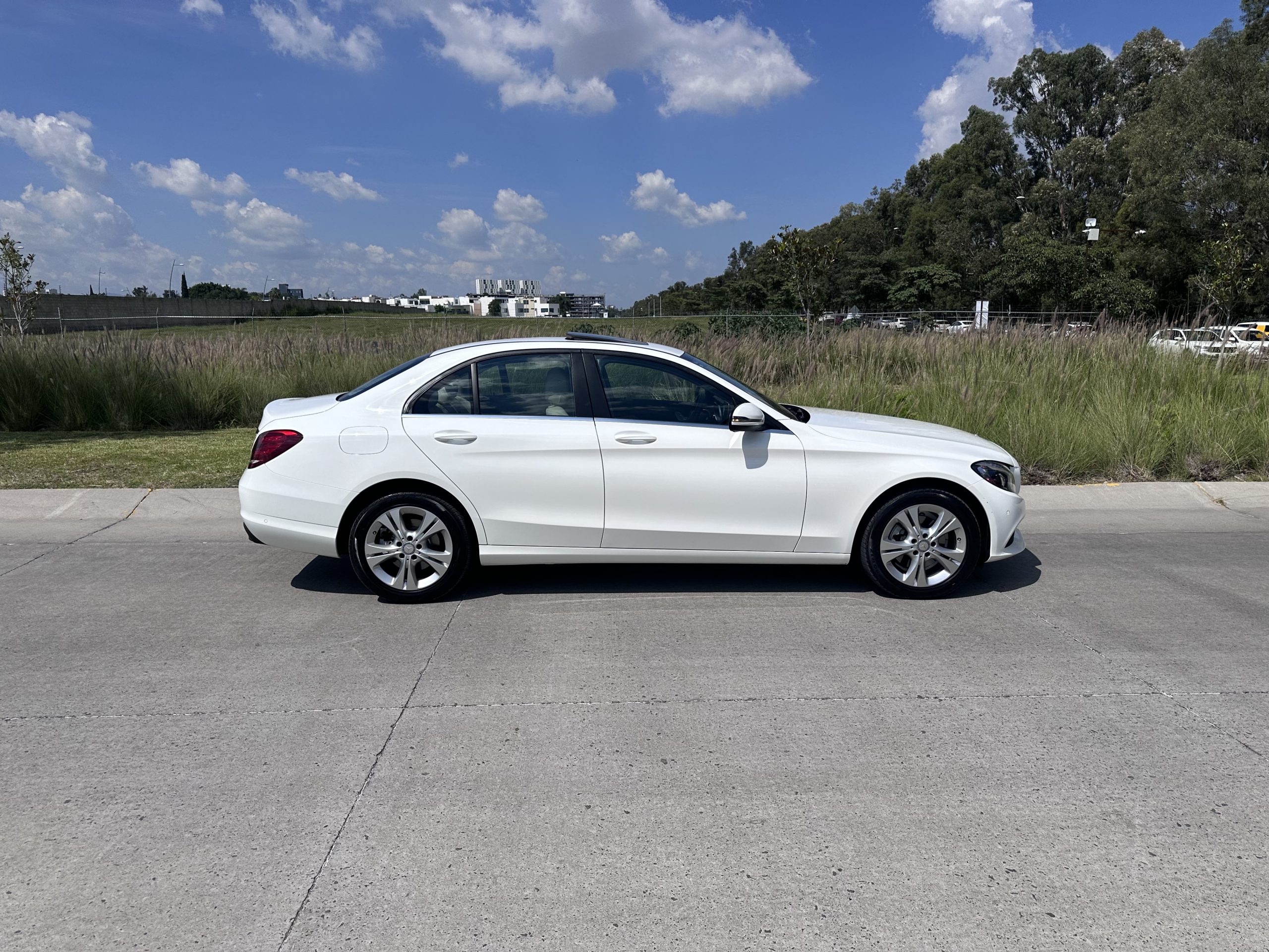 Mercedes-Benz Clase C 2017 200 Exclusive Automático Blanco