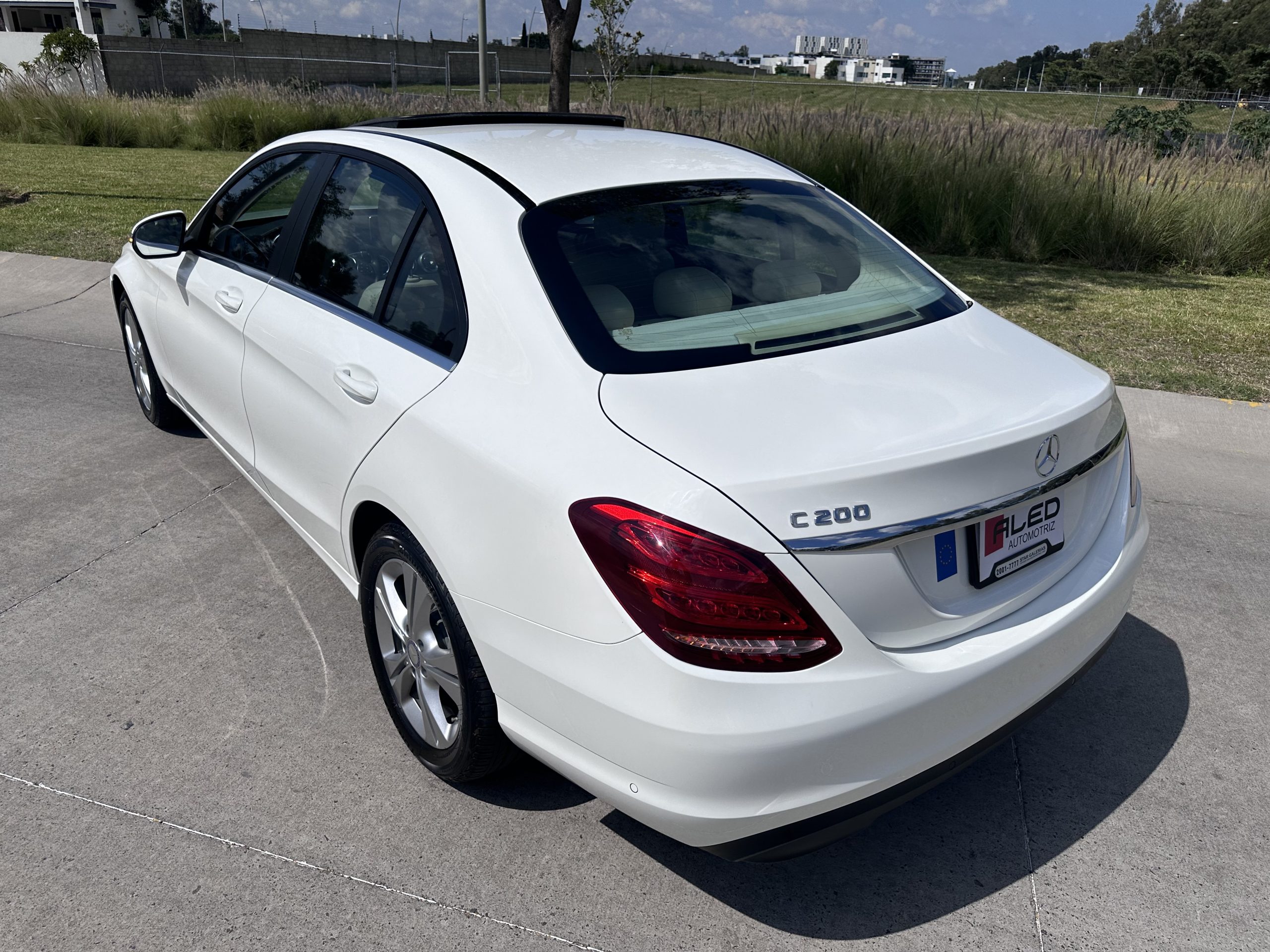 Mercedes-Benz Clase C 2017 200 Exclusive Automático Blanco