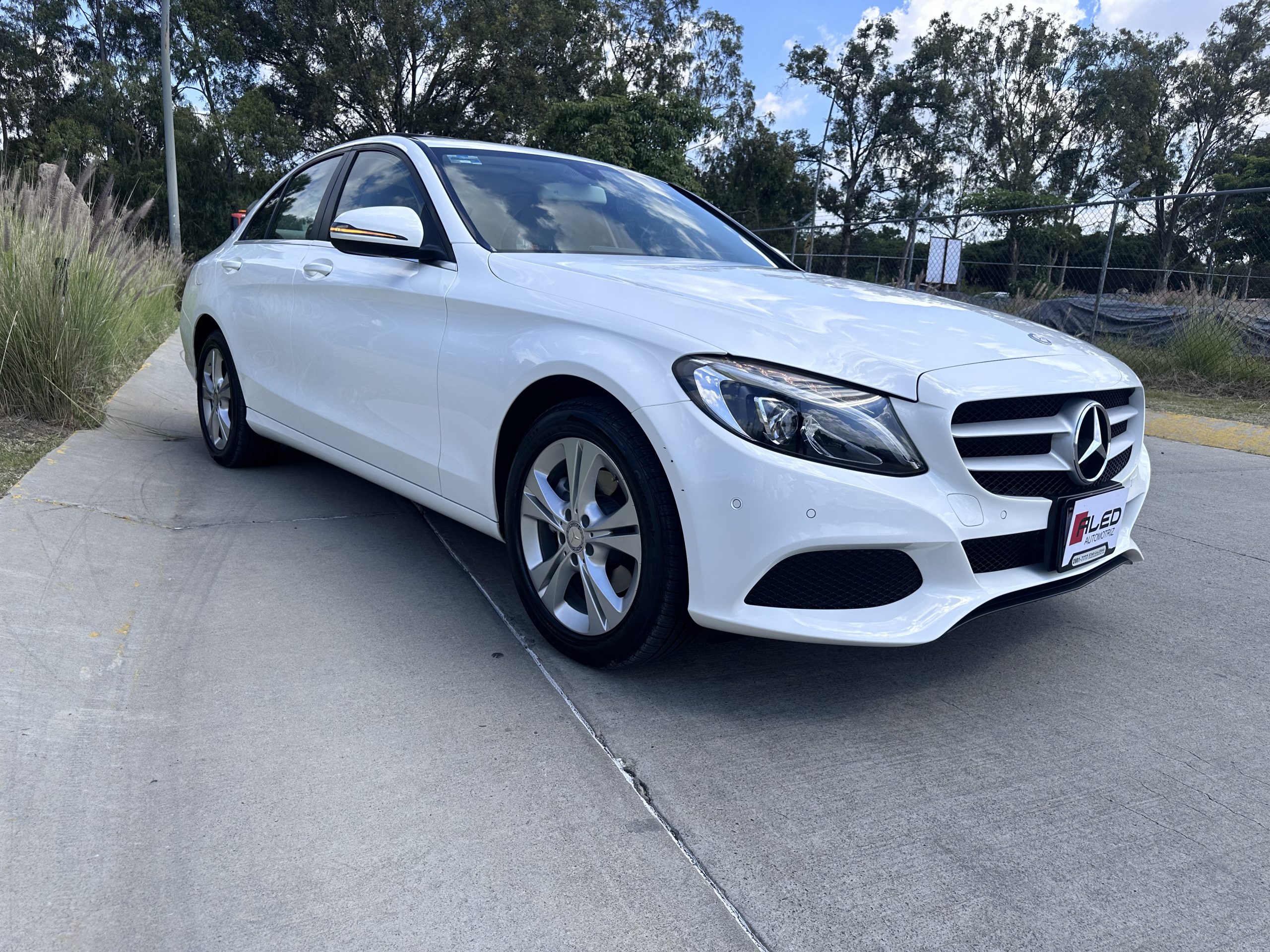 Mercedes-Benz Clase C 2017 200 Exclusive Automático Blanco