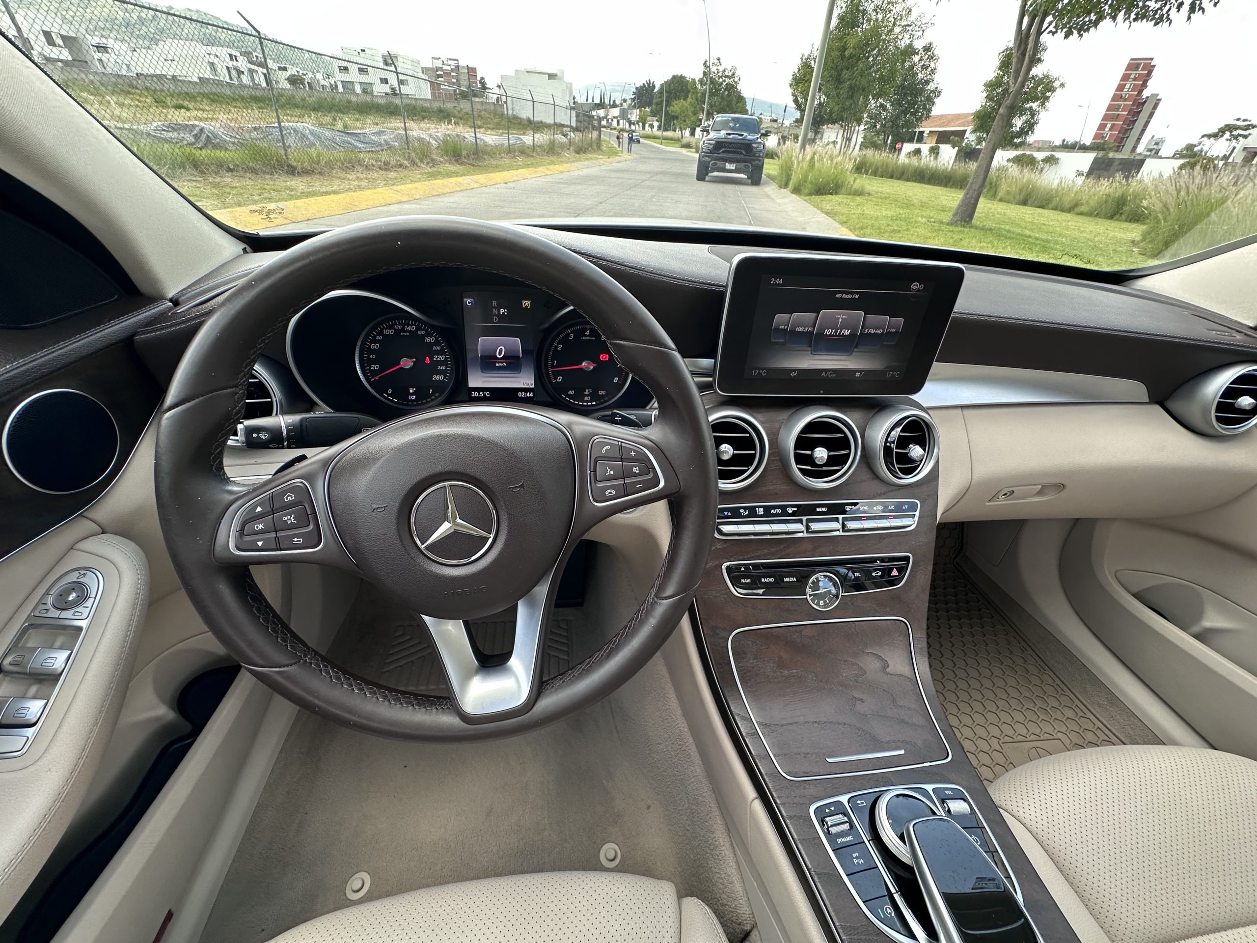 Mercedes-Benz Clase C 2017 200 Exclusive Automático Blanco