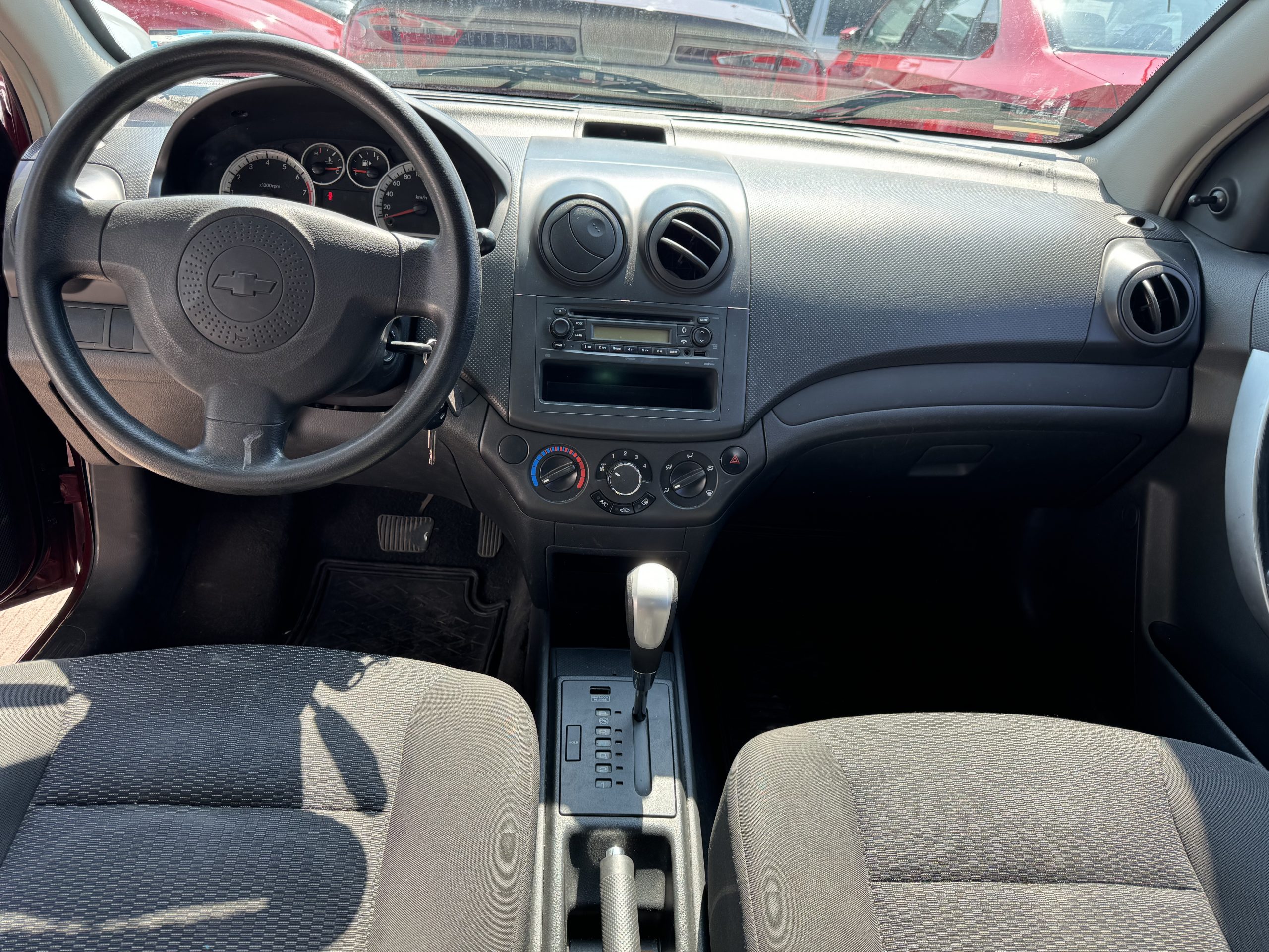 Chevrolet Aveo 2013 Ls Automático Rojo