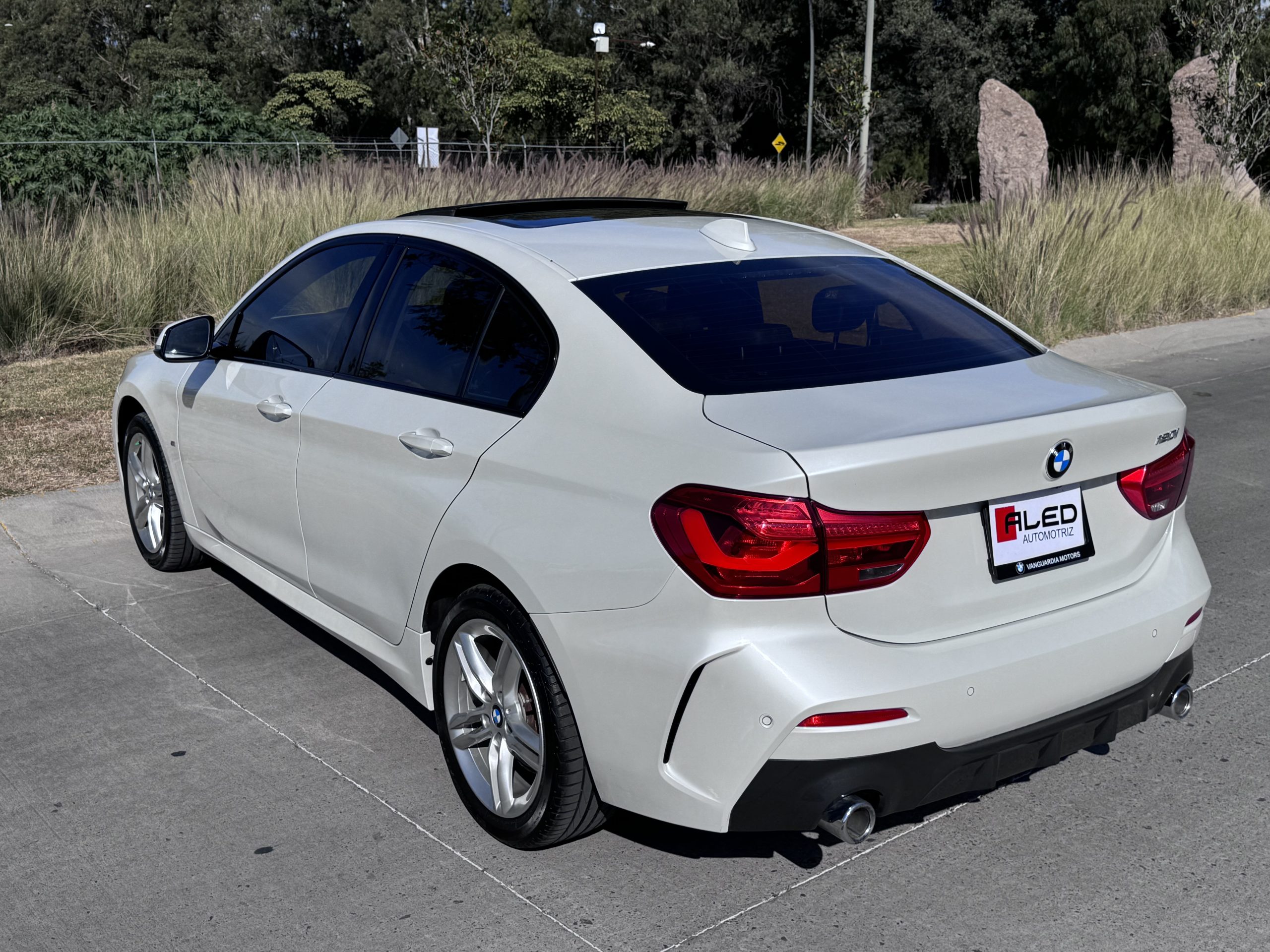 BMW Serie 1 2021 120i Sportline Automático Blanco