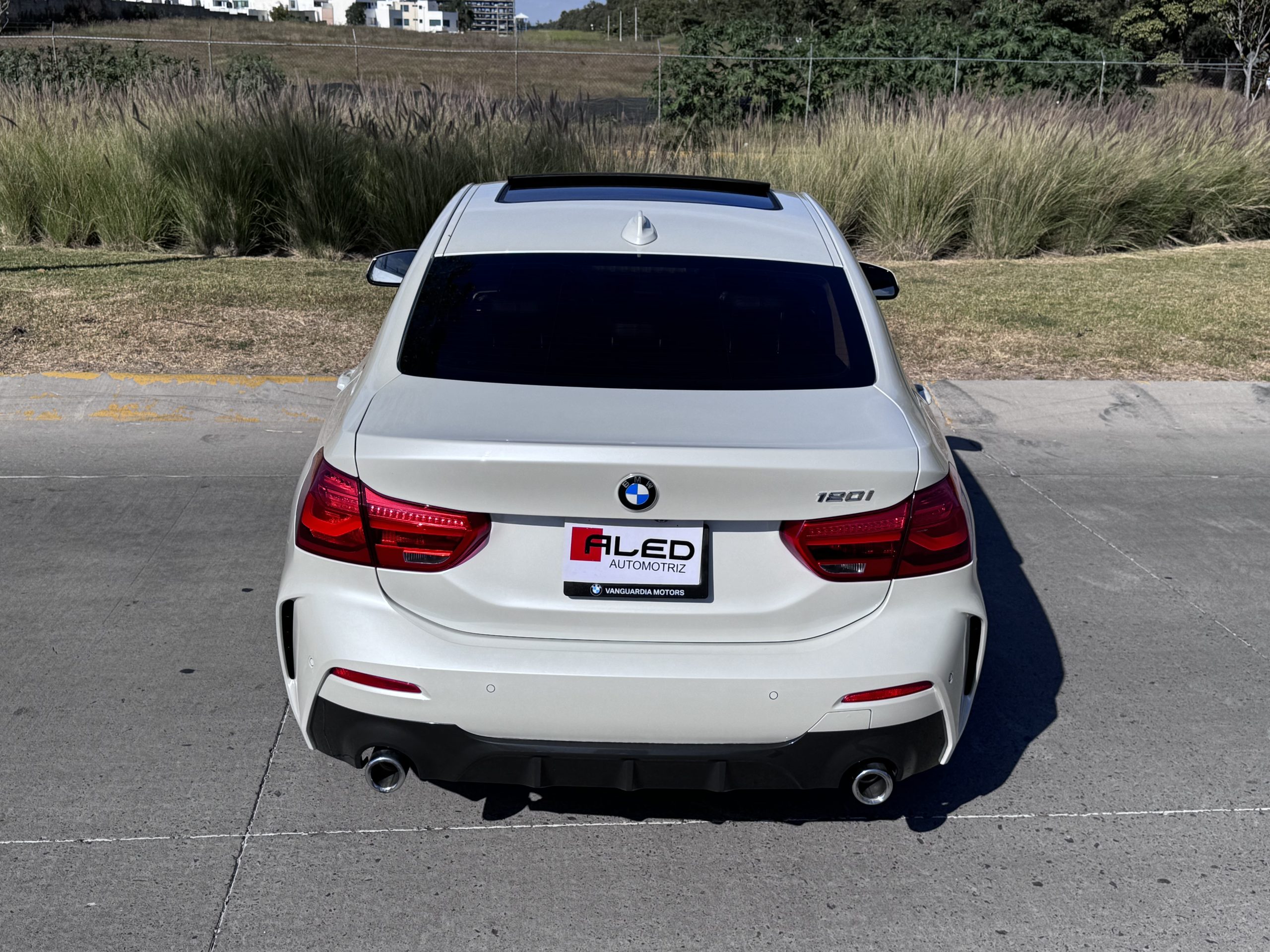 BMW Serie 1 2021 120i Sportline Automático Blanco