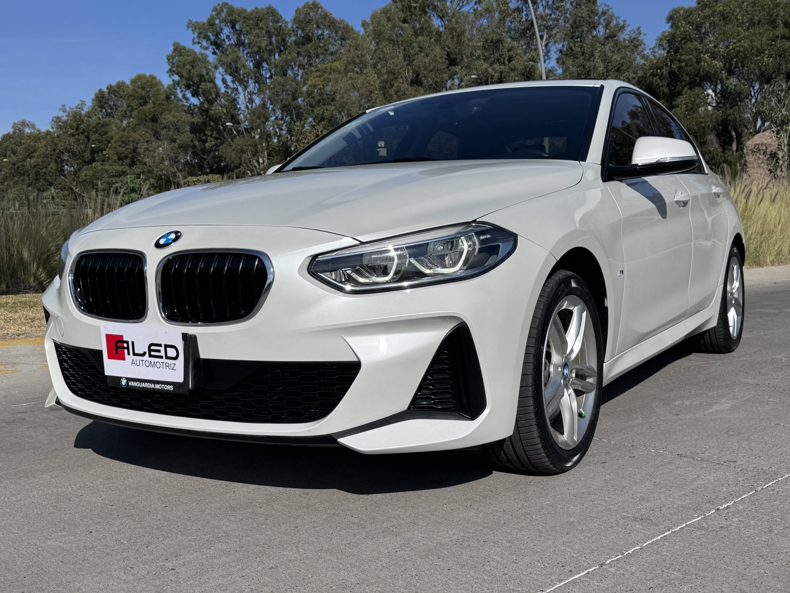 BMW Serie 1 2021 120i Sportline Automático Blanco