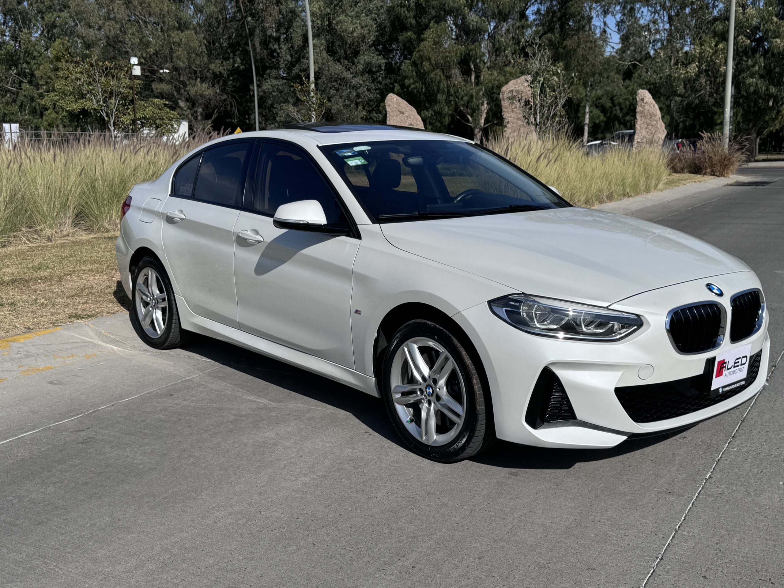 BMW Serie 1 2021 120i Sportline Automático Blanco