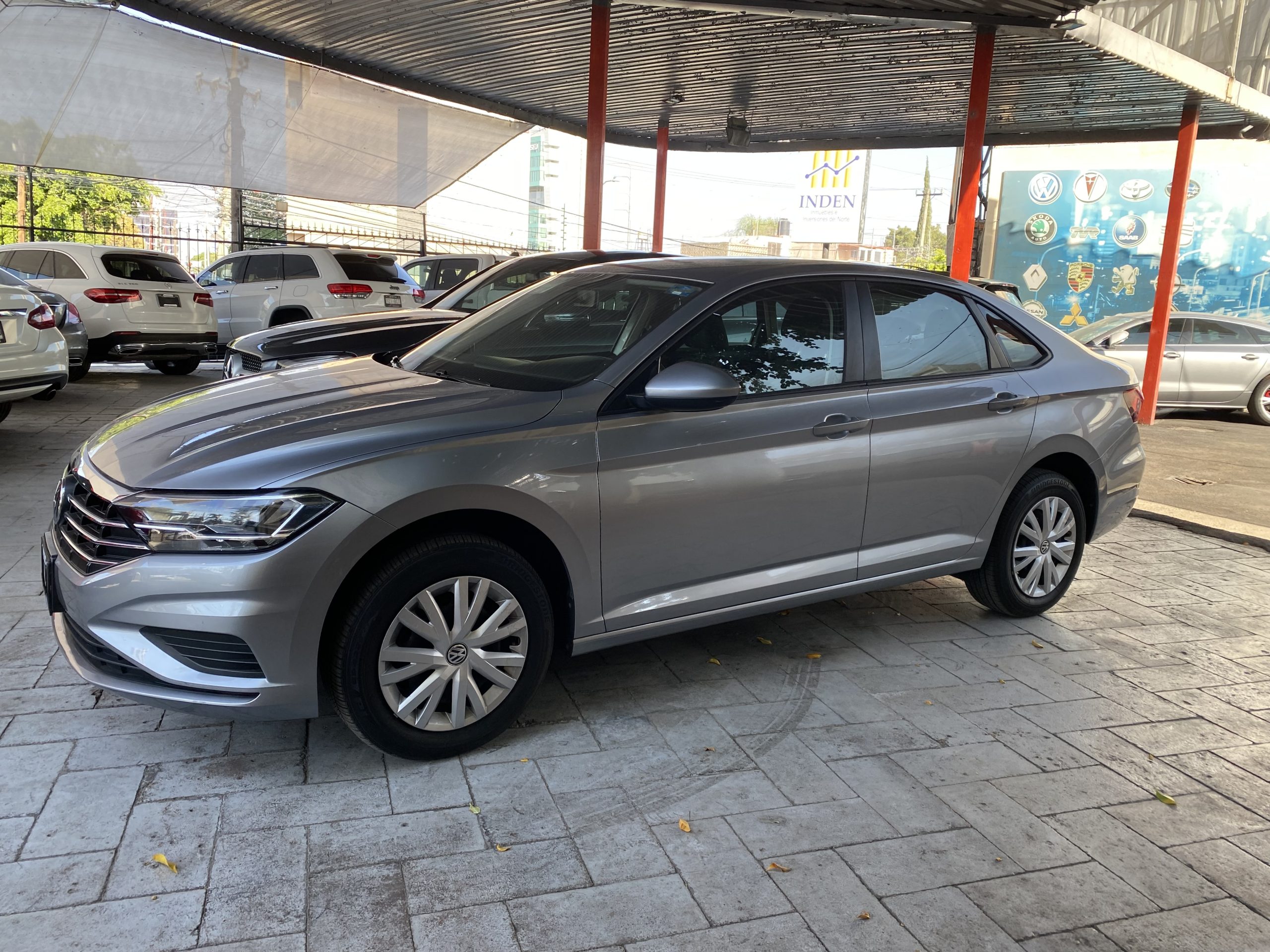 Volkswagen Jetta 2020 TRENDLINE Automático Plata