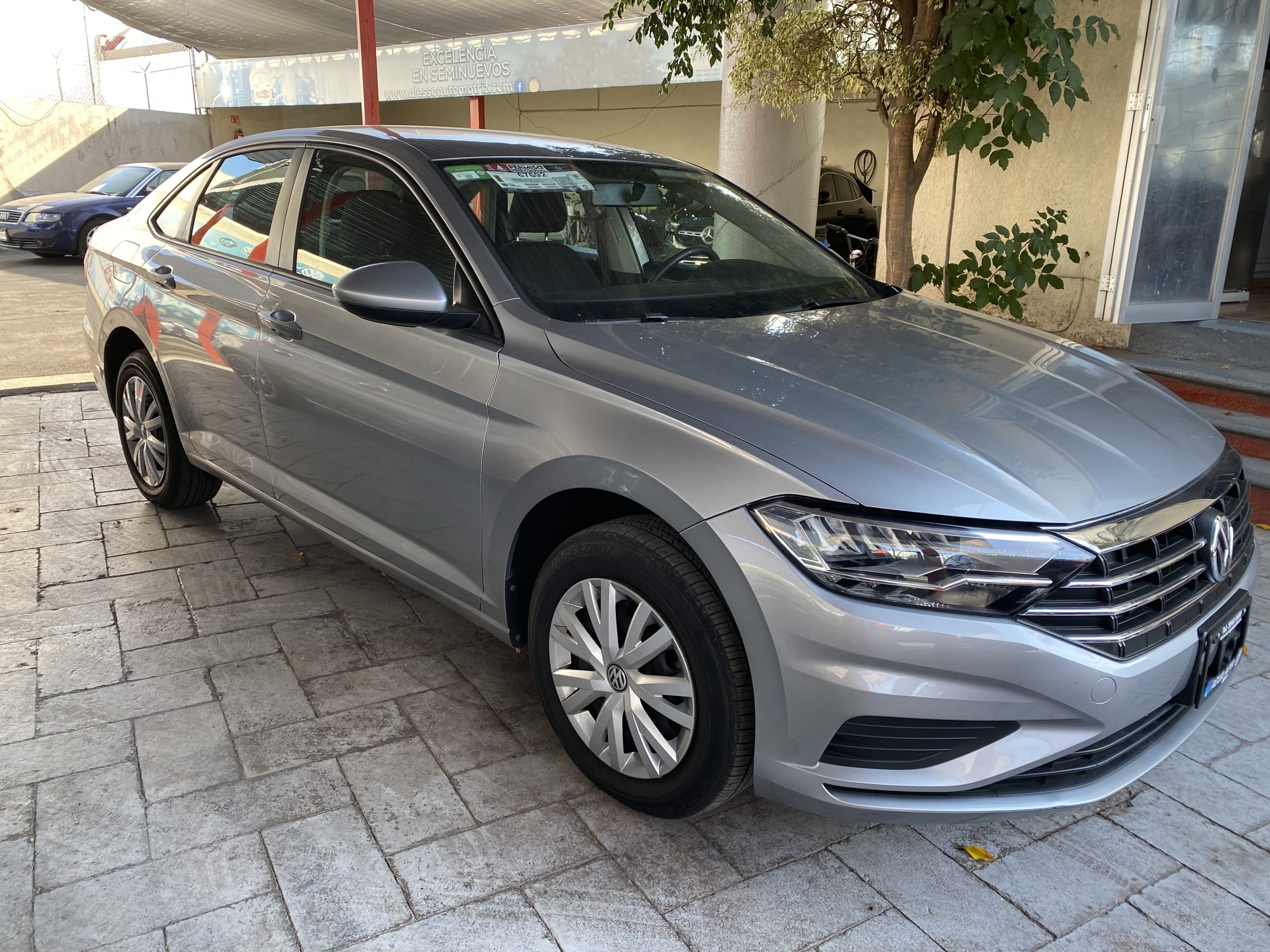 Volkswagen Jetta 2020 TRENDLINE Automático Plata