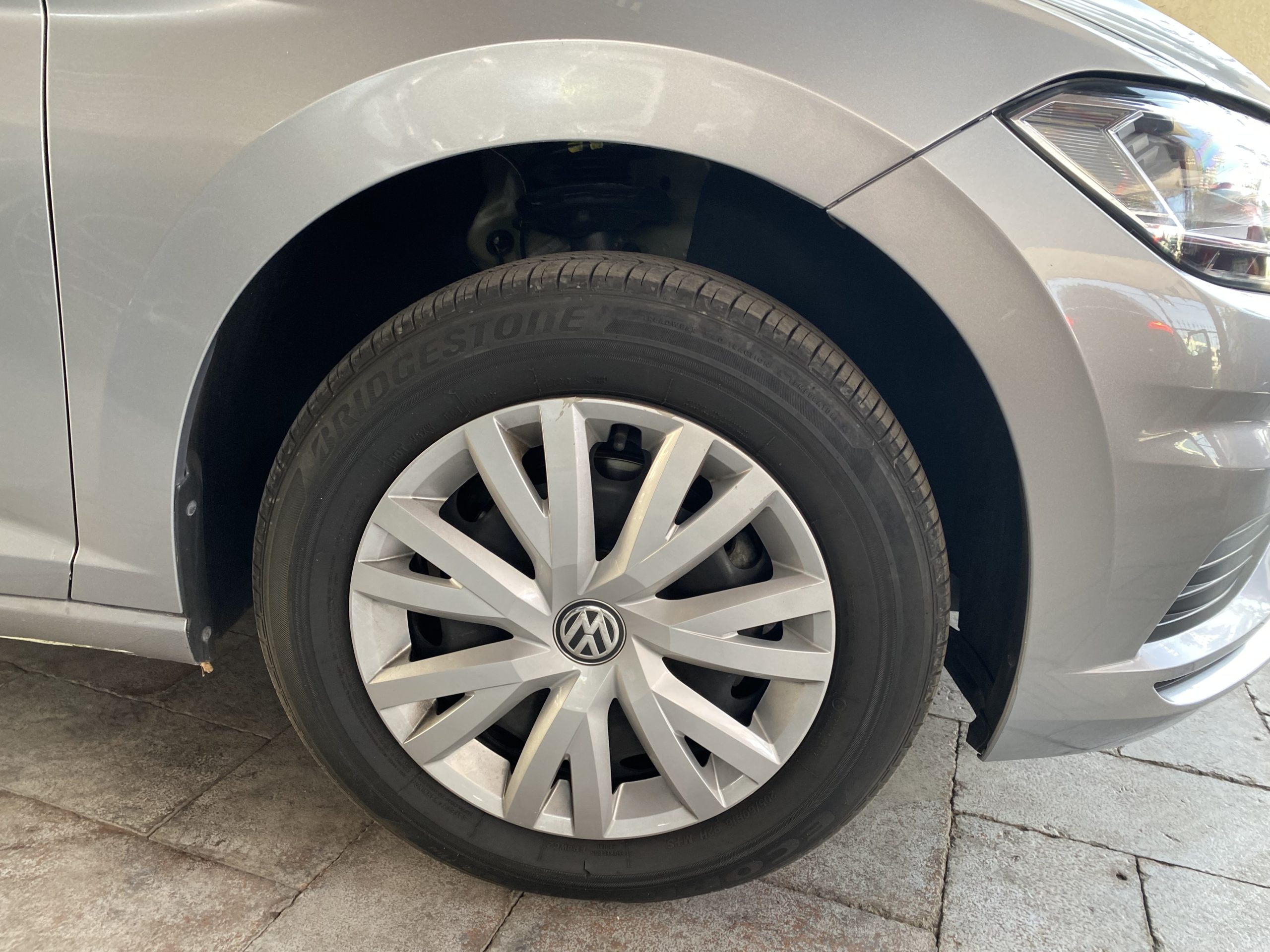 Volkswagen Jetta 2020 TRENDLINE Automático Plata