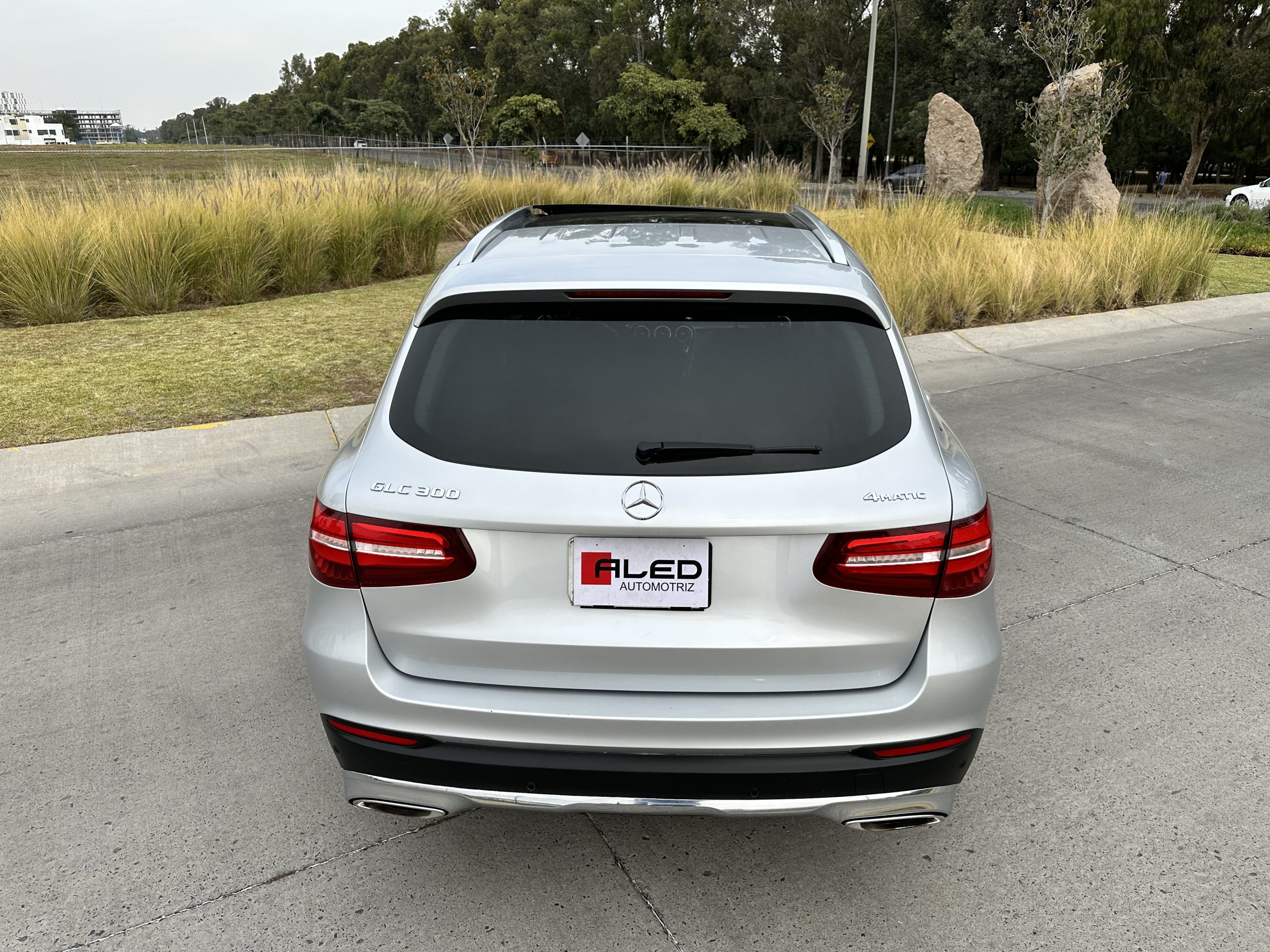 Mercedes-Benz Clase GLC 2018 300 Off Road Automático Plata