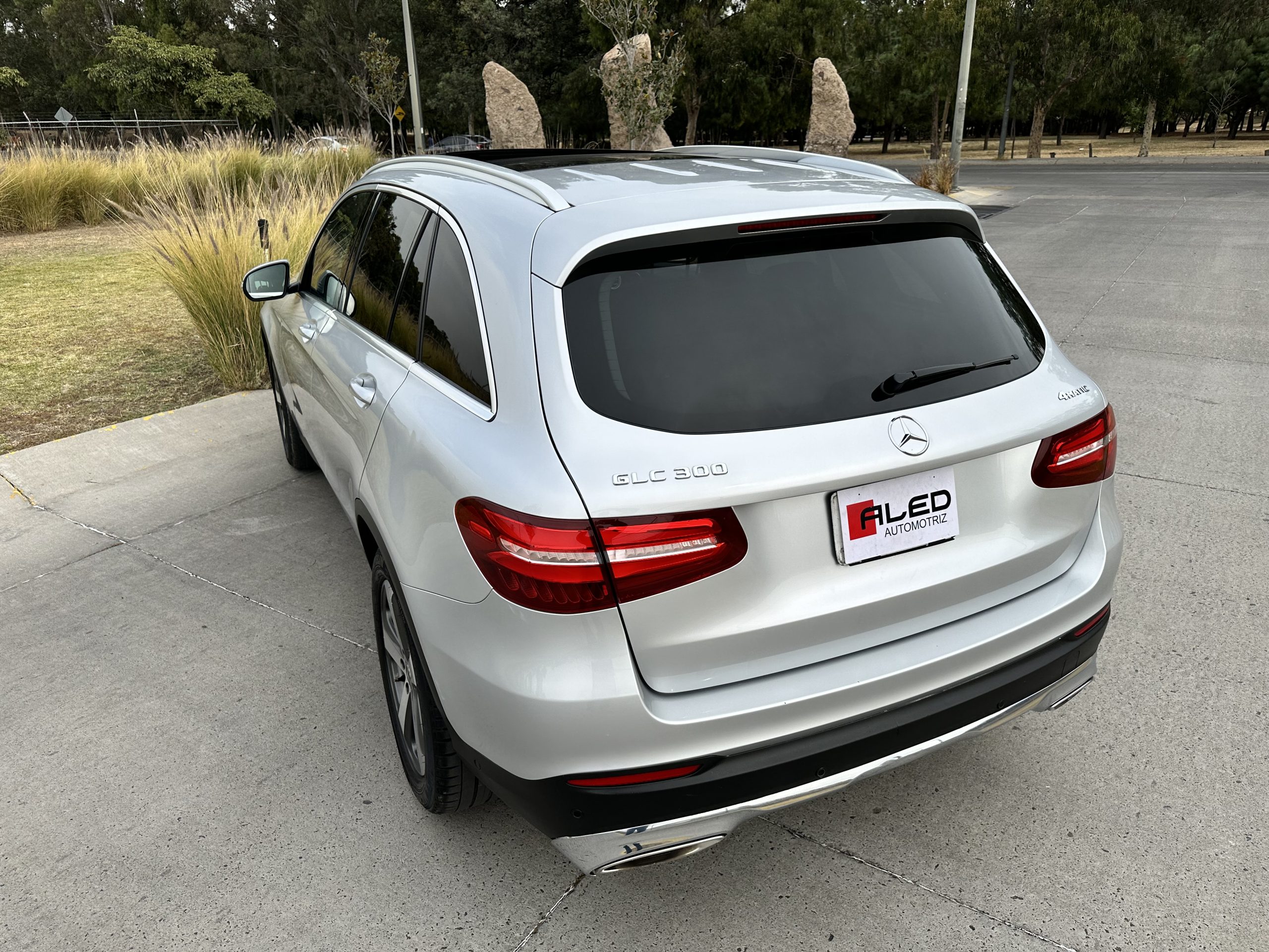 Mercedes-Benz Clase GLC 2018 300 Off Road Automático Plata