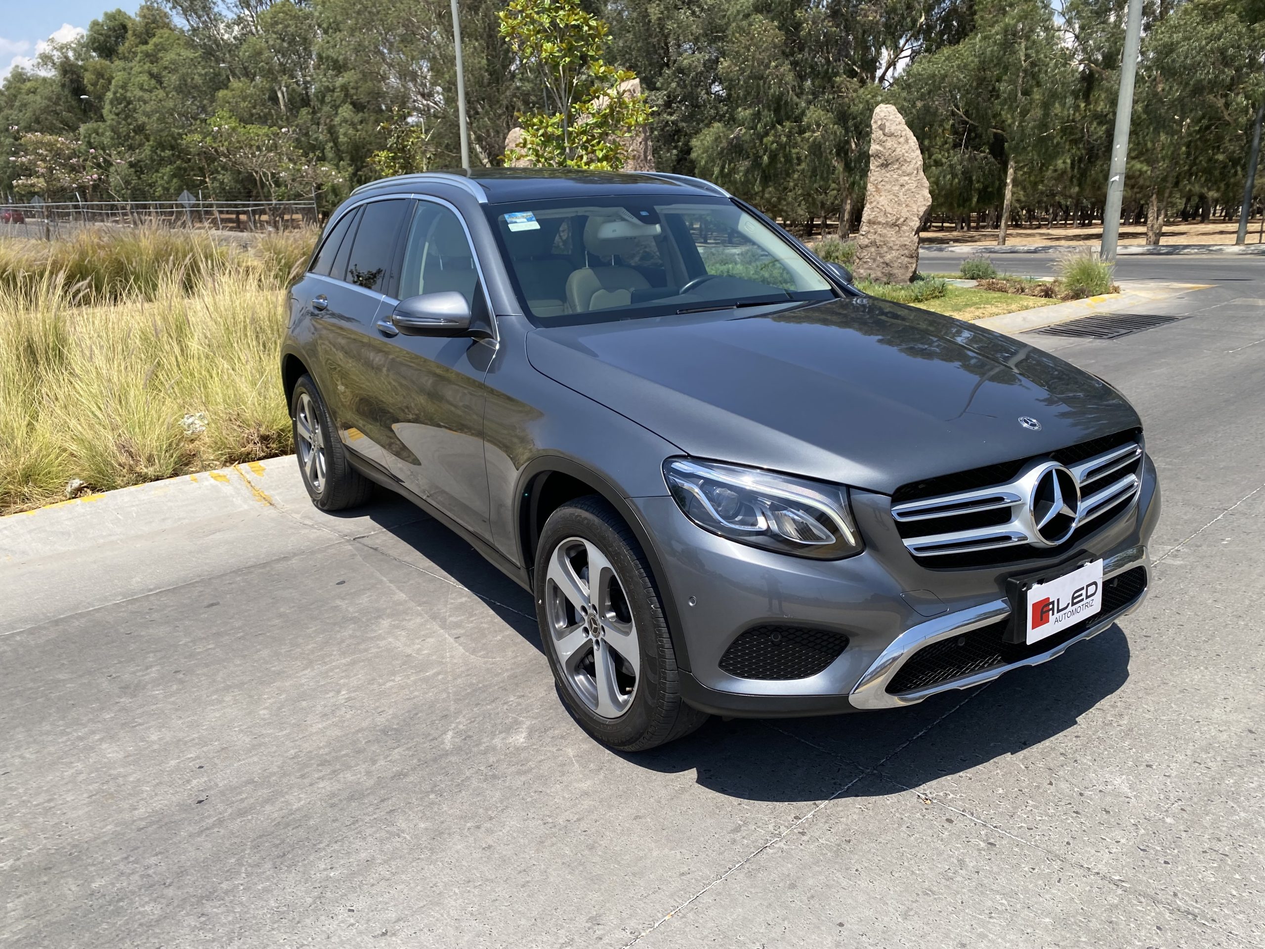 Mercedes-Benz Clase GLC 2019 300 Off Road Automático Gris