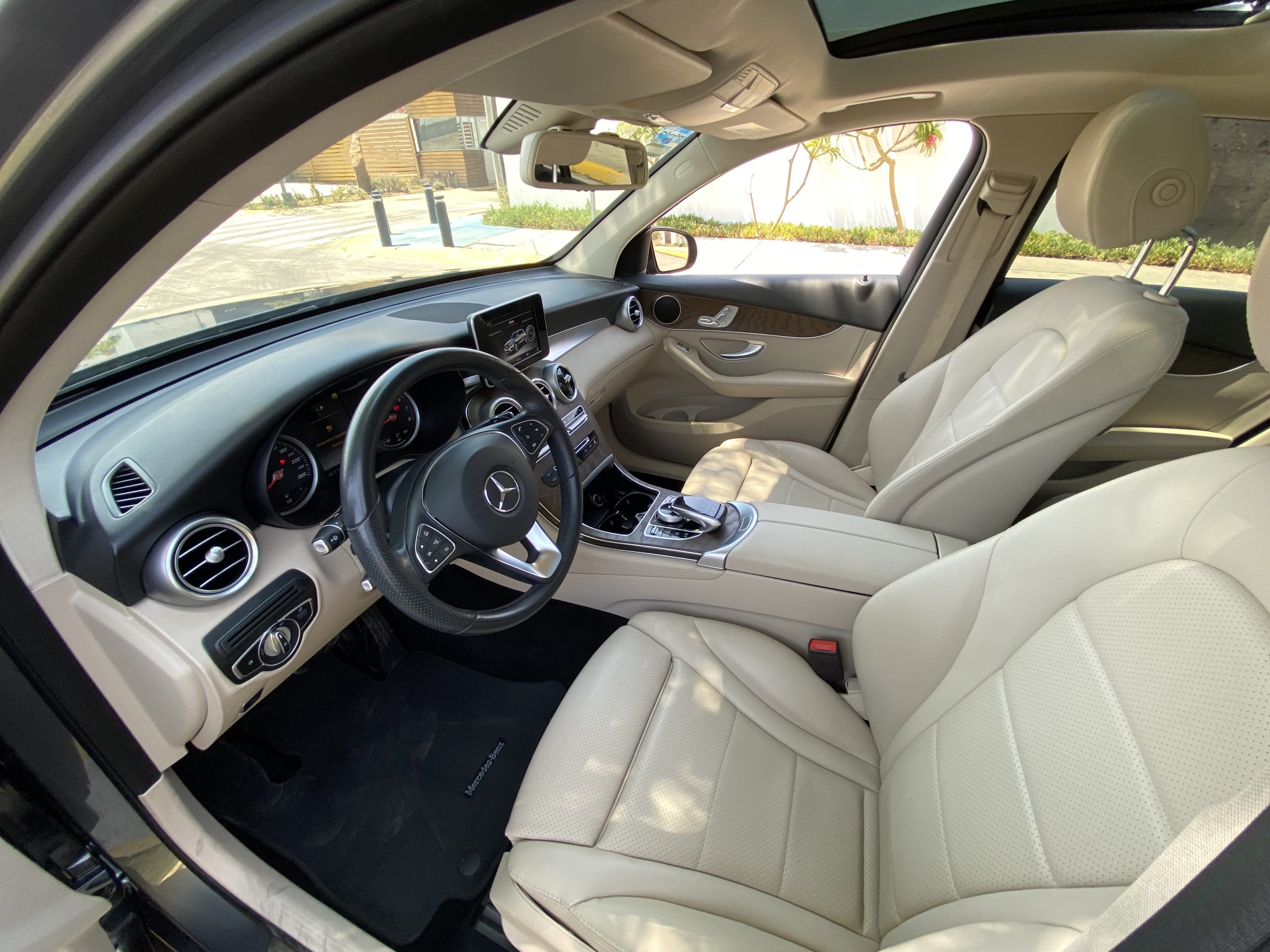 Mercedes-Benz Clase GLC 2019 300 Off Road Automático Gris
