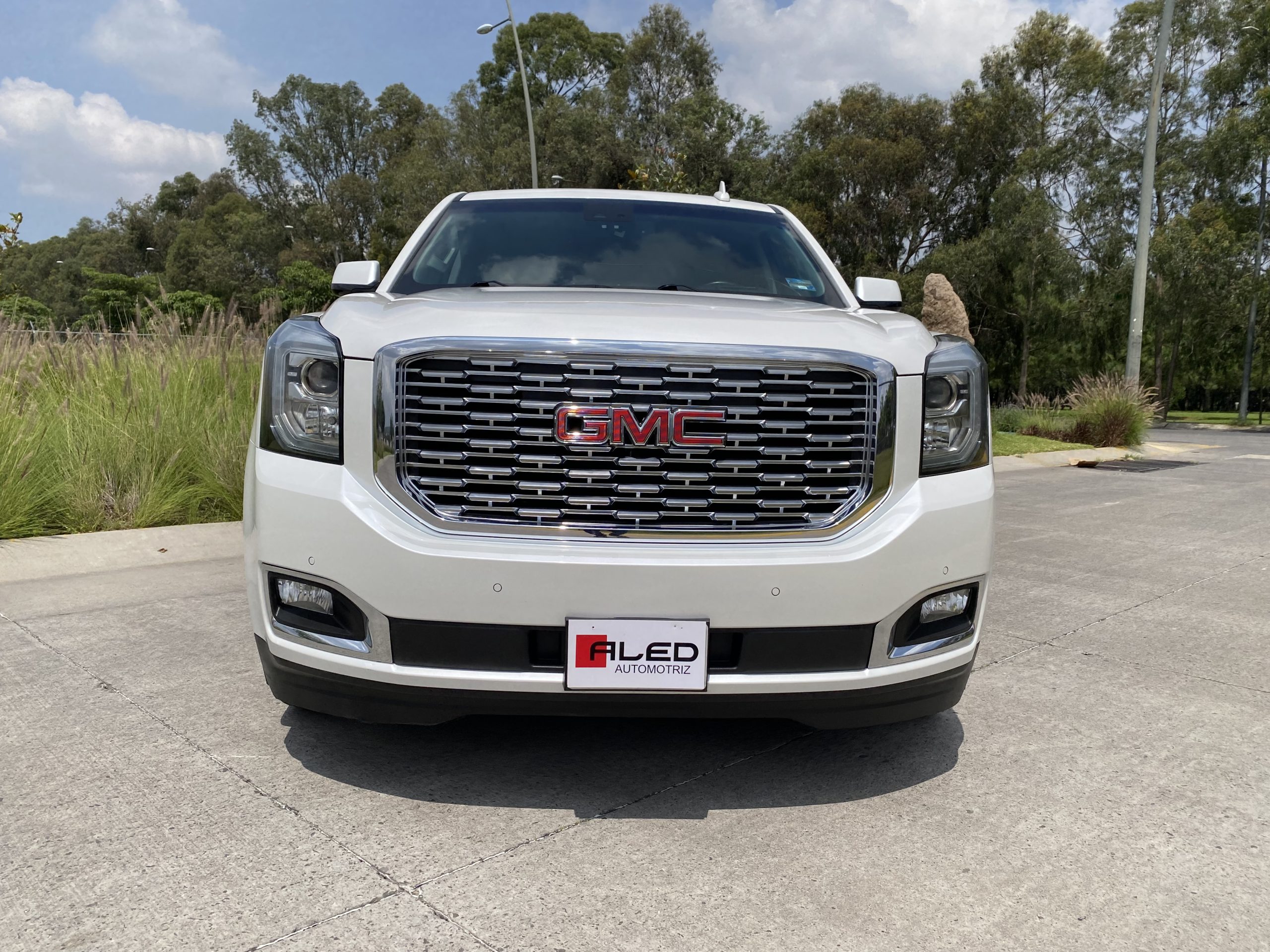 GMC Yukon 2018 DENALI Automático Blanco