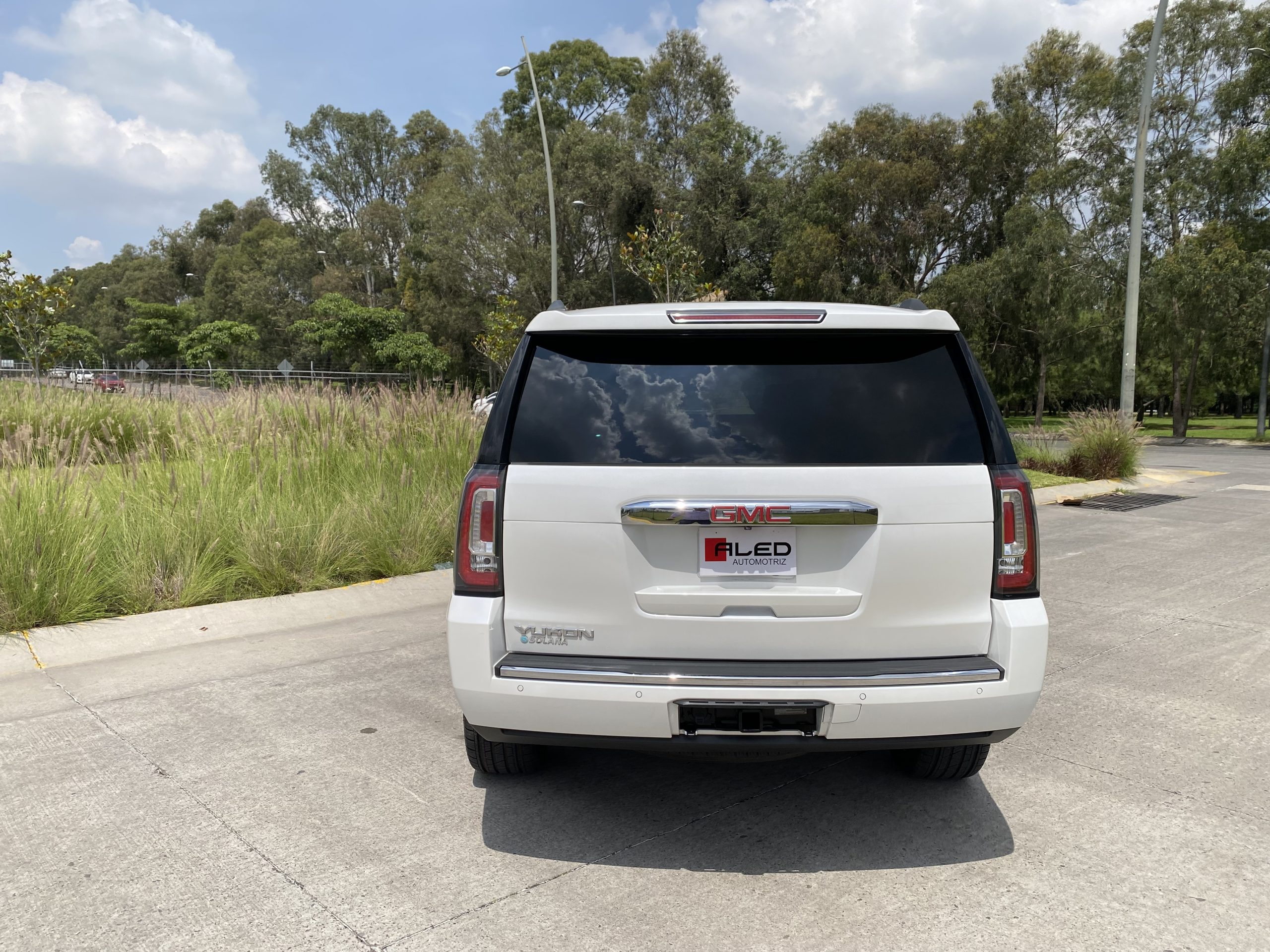 GMC Yukon 2018 DENALI Automático Blanco