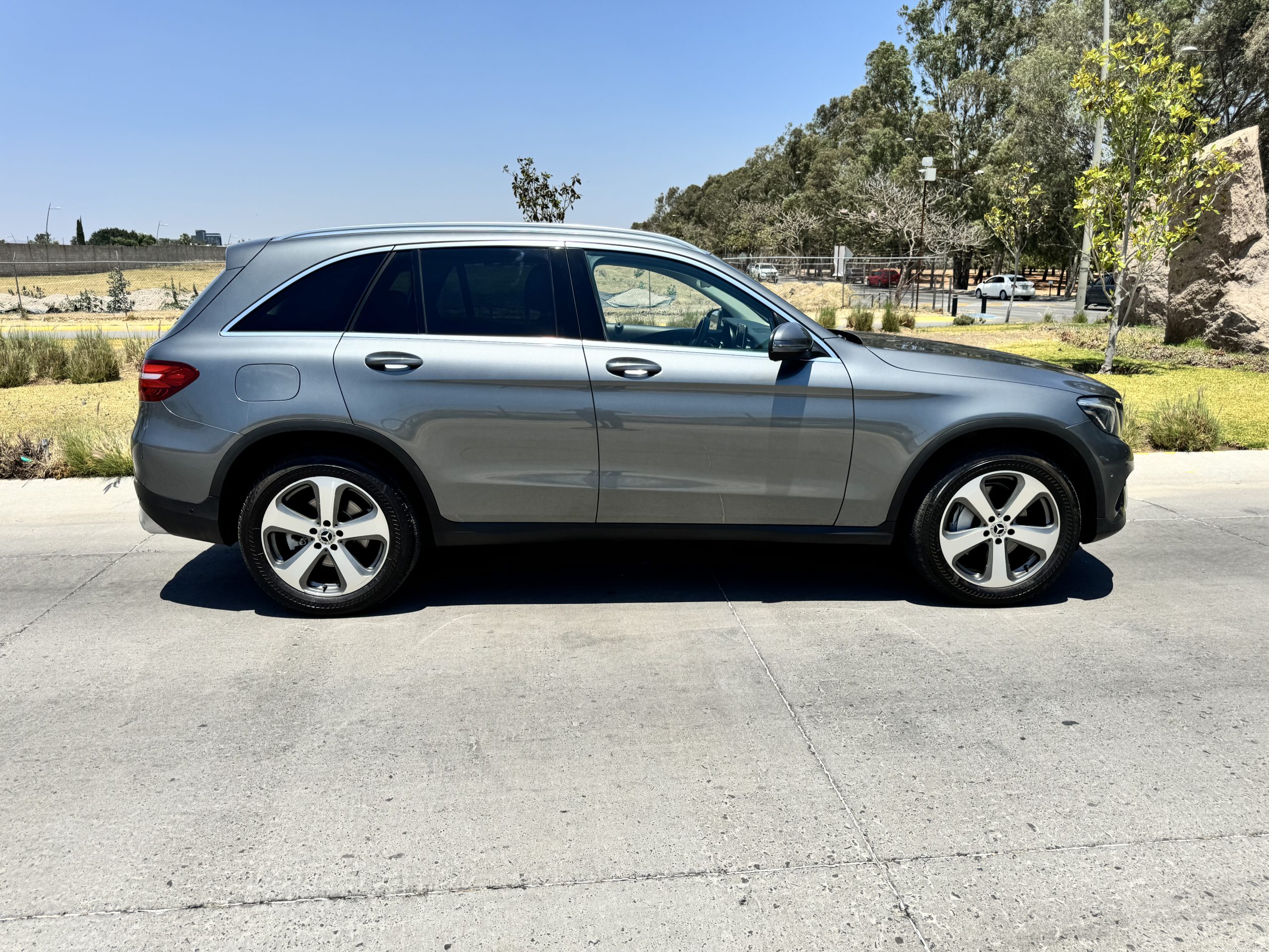 Mercedes-Benz Clase GLC 2020 300 Off Road Automático Gris