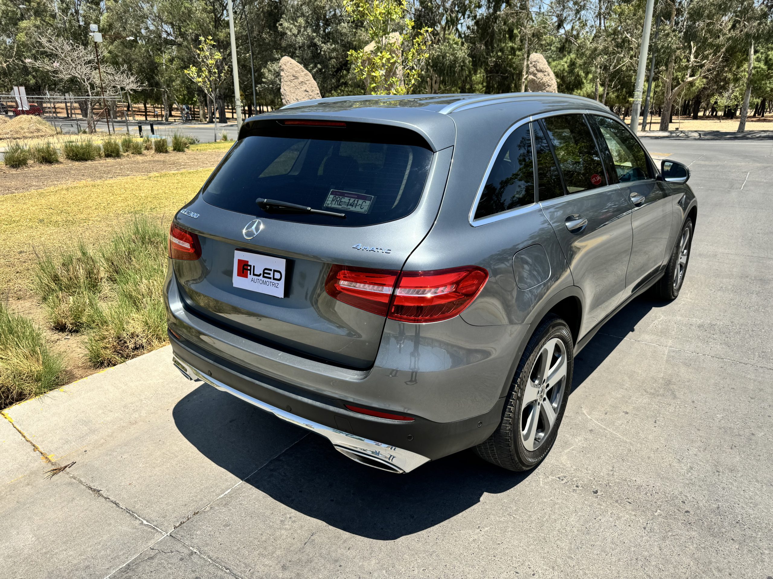 Mercedes-Benz Clase GLC 2020 300 Off Road Automático Gris
