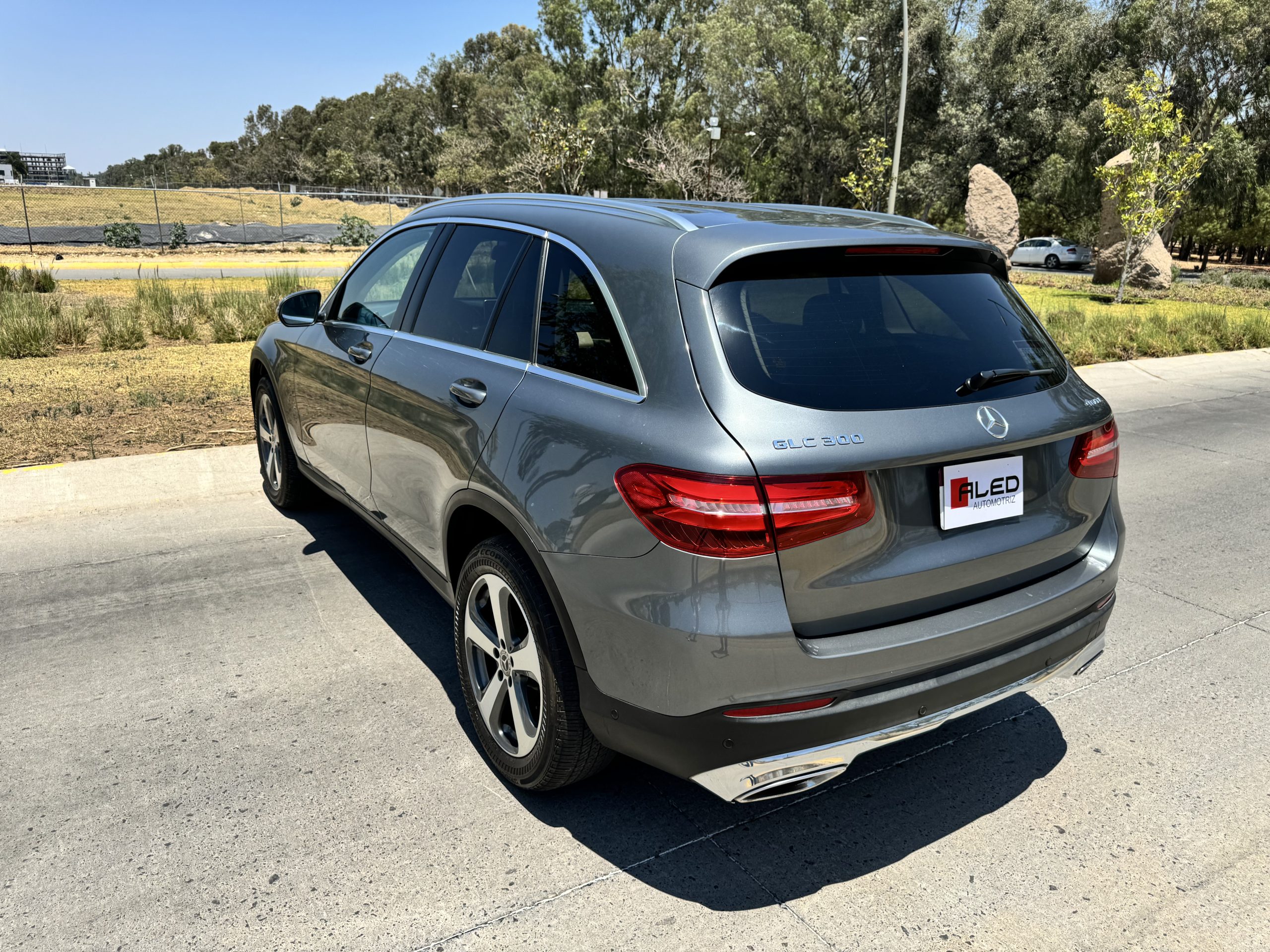 Mercedes-Benz Clase GLC 2020 300 Off Road Automático Gris