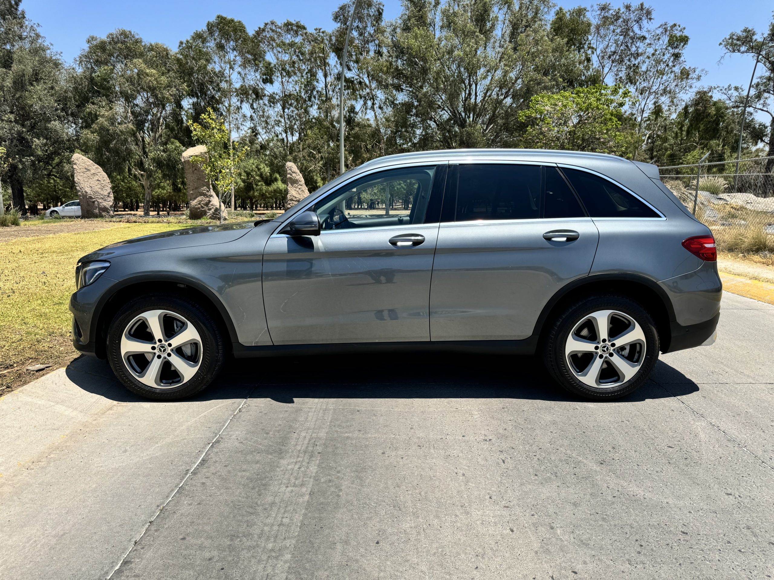 Mercedes-Benz Clase GLC 2020 300 Off Road Automático Gris