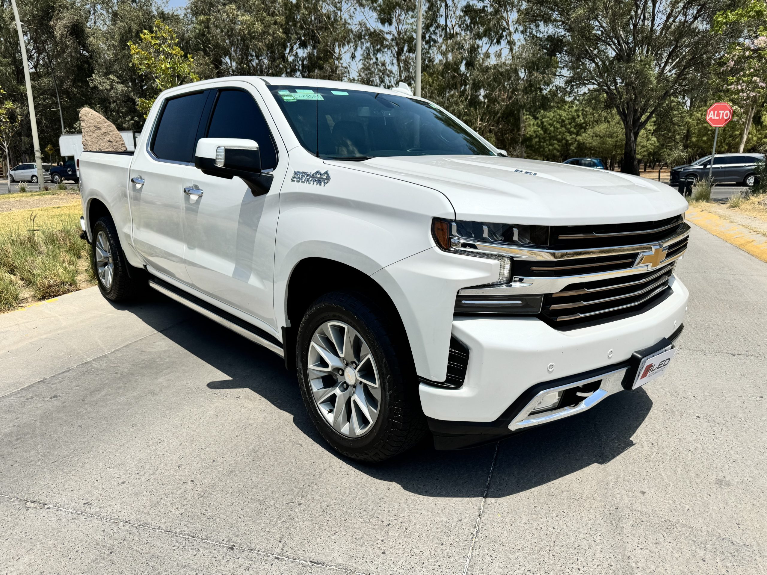 Chevrolet Cheyenne 2021 High Country Automático Blanco