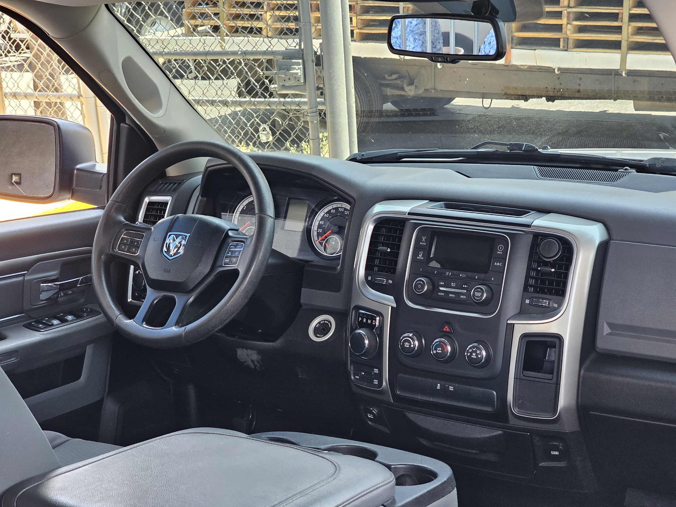 RAM 1500 2018 SLT Doble Cabina 4x4 Automático Blanco