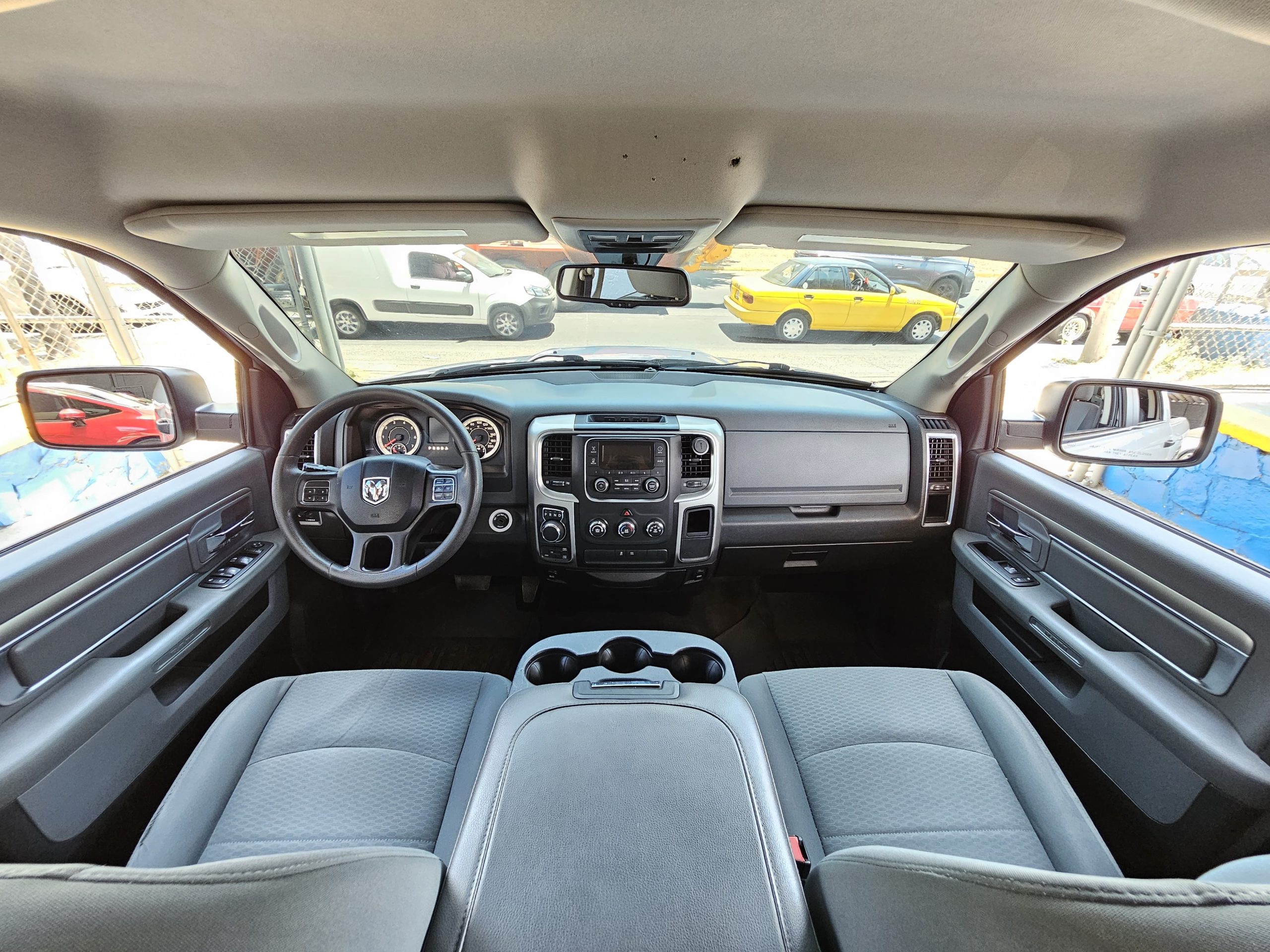 RAM 1500 2018 SLT Doble Cabina 4x4 Automático Blanco