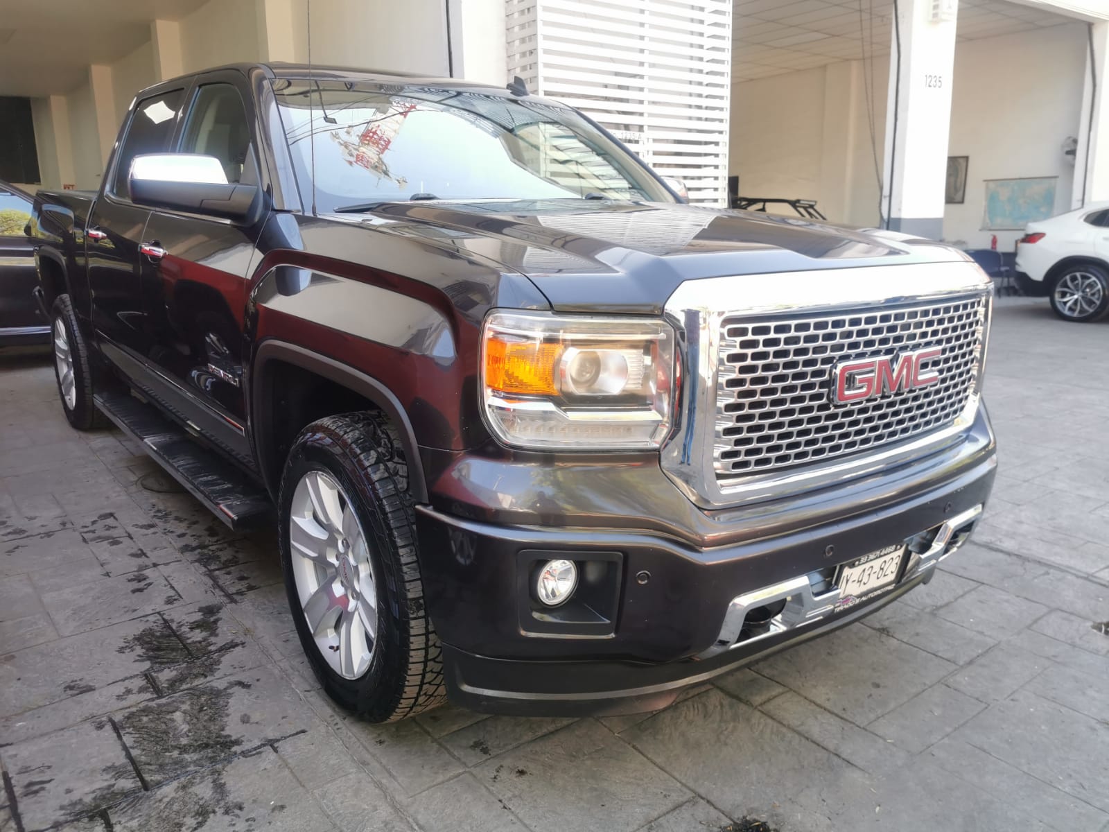 GMC Sierra 2014 DENALI 6.2L Automático Gris