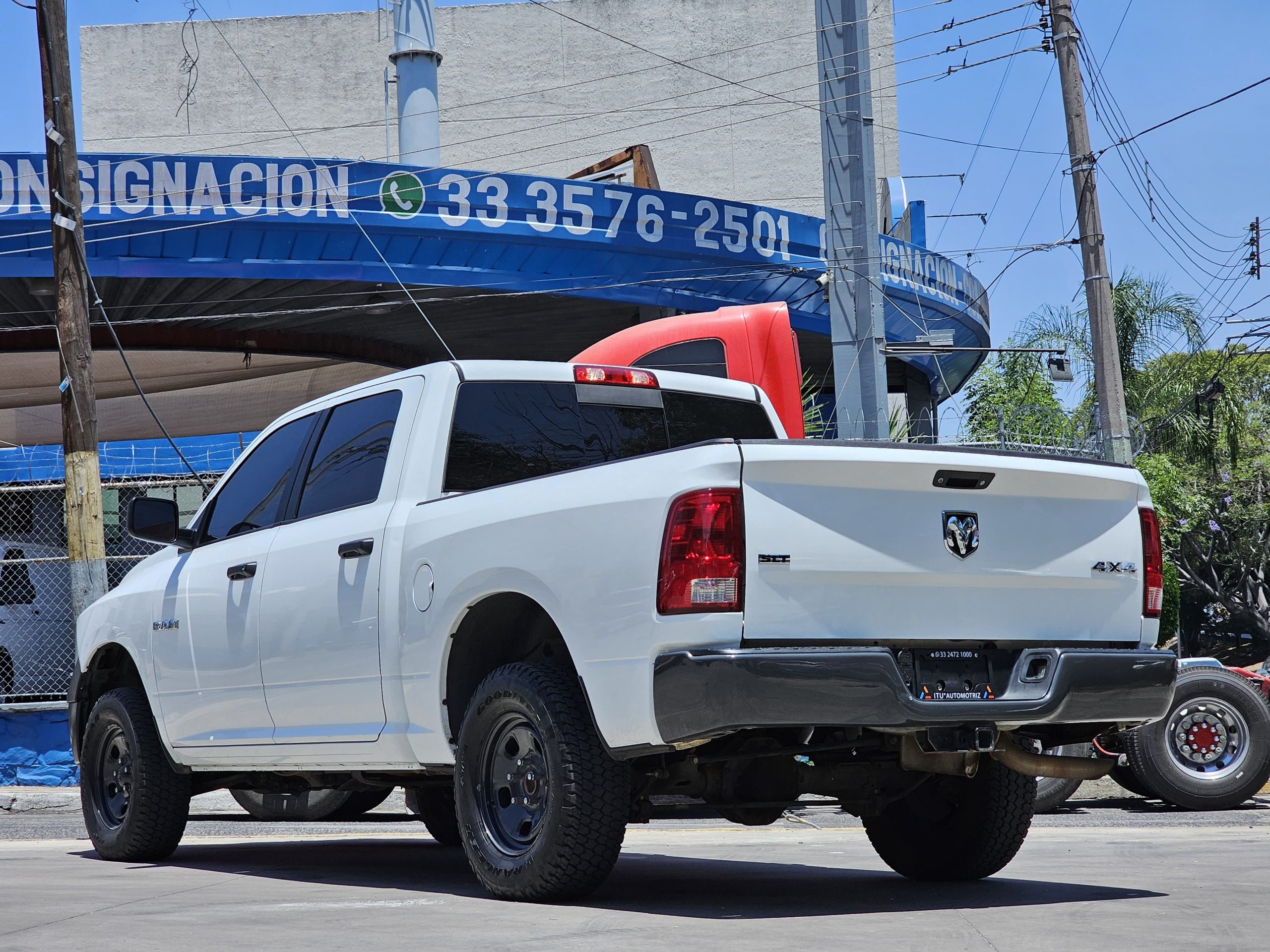 RAM 1500 2018 SLT Doble Cabina 4x4 Automático Blanco