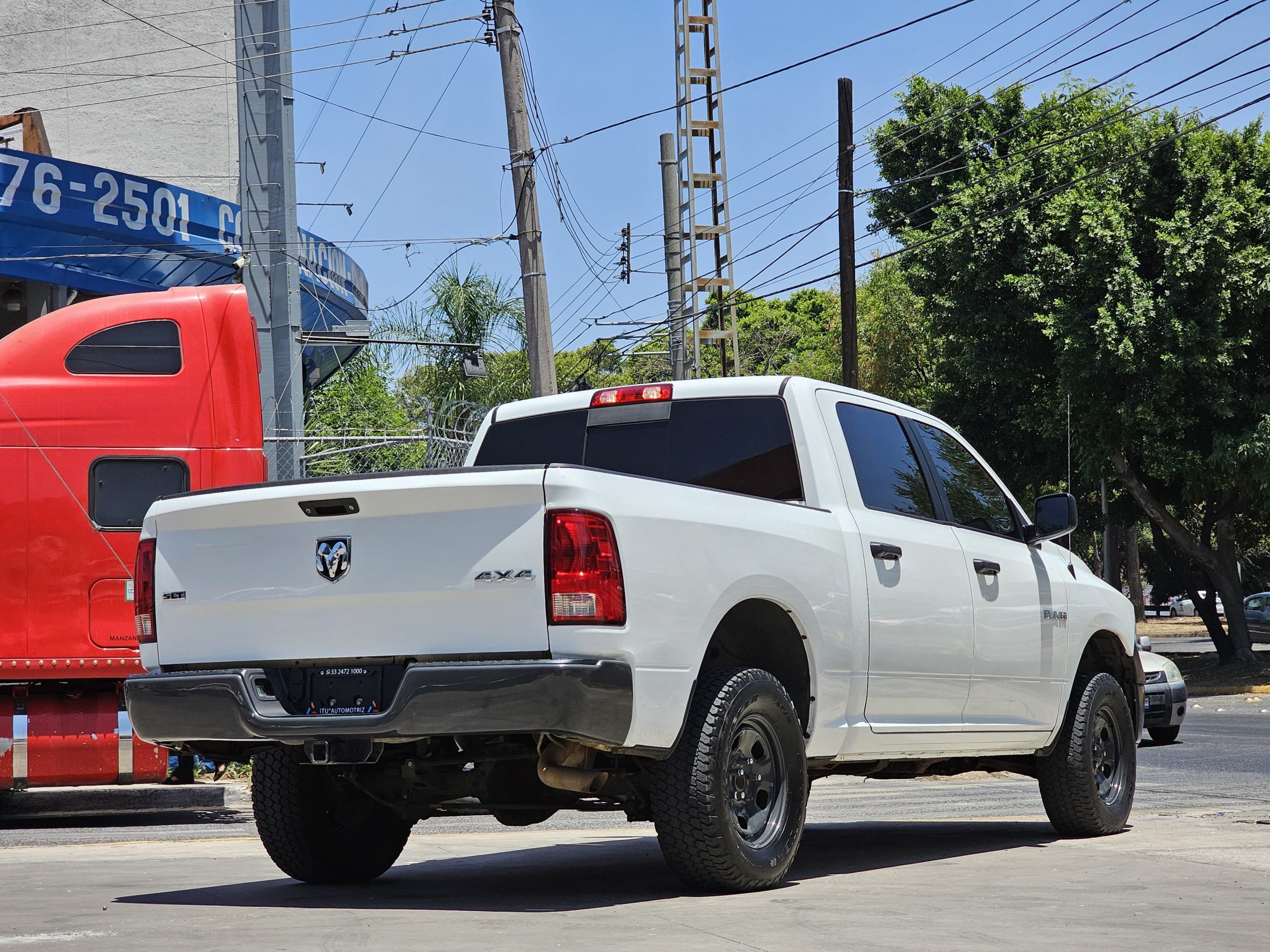 RAM 1500 2018 SLT Doble Cabina 4x4 Automático Blanco