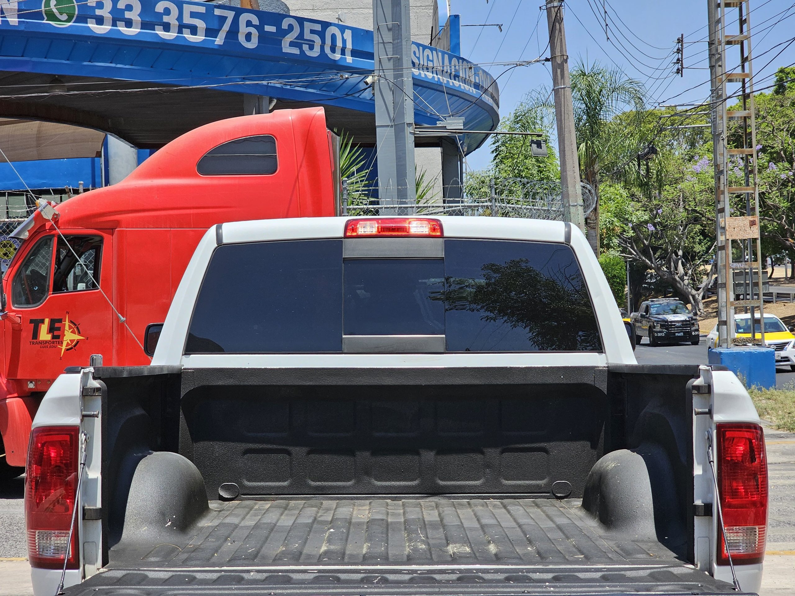 RAM 1500 2018 SLT Doble Cabina 4x4 Automático Blanco