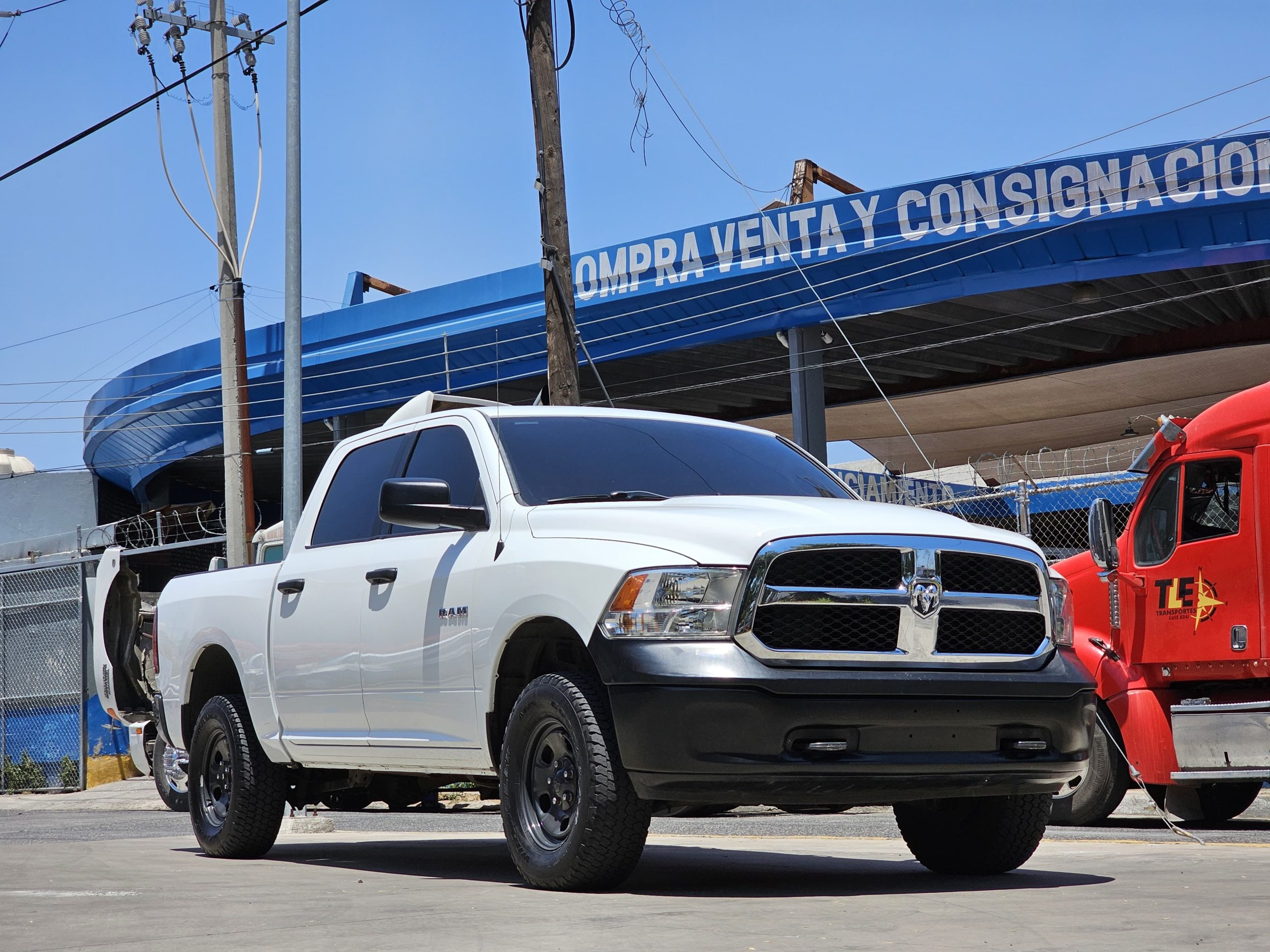 RAM 1500 2018 SLT Doble Cabina 4x4 Automático Blanco