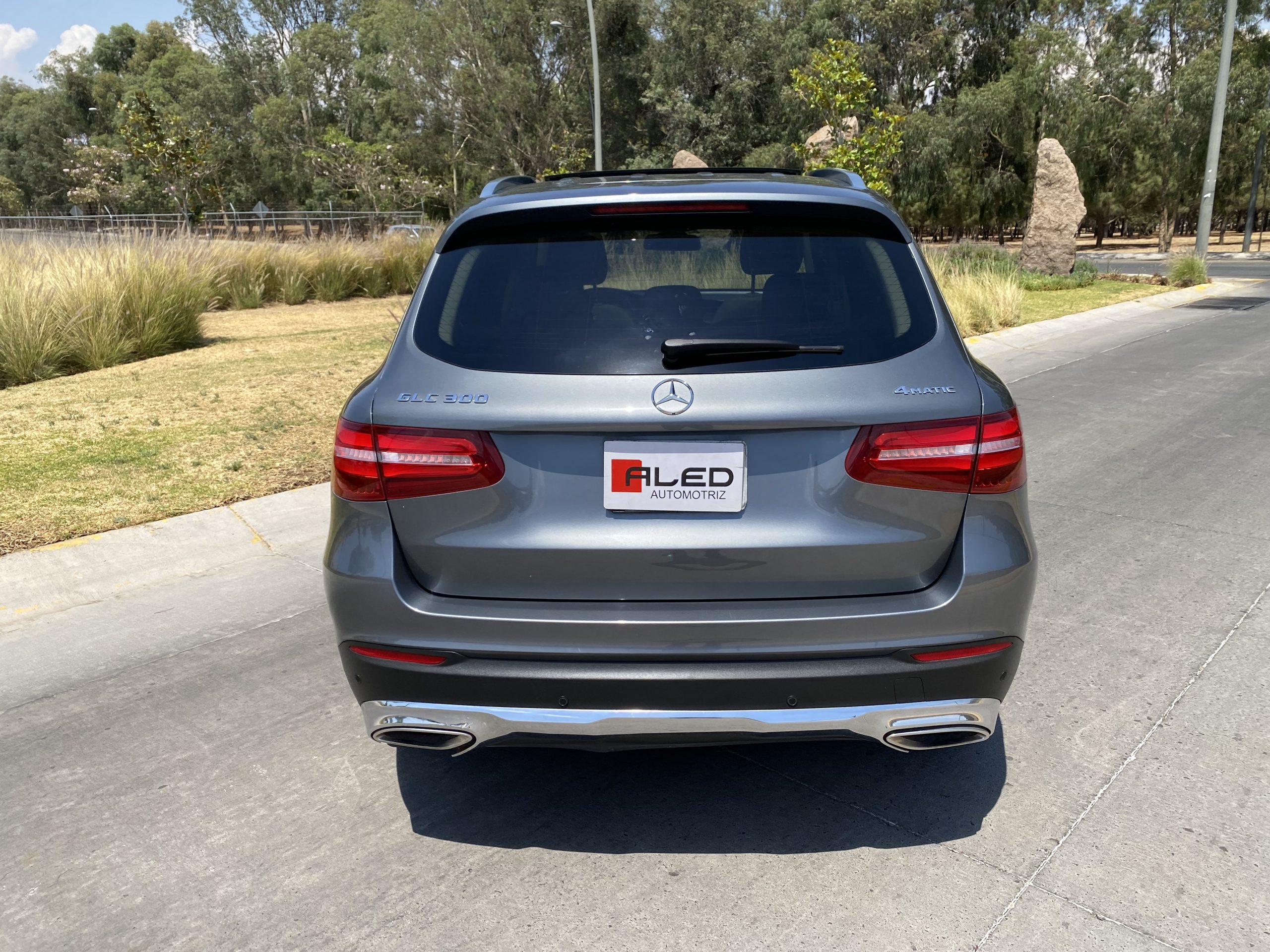 Mercedes-Benz Clase GLC 2019 300 Off Road Automático Gris