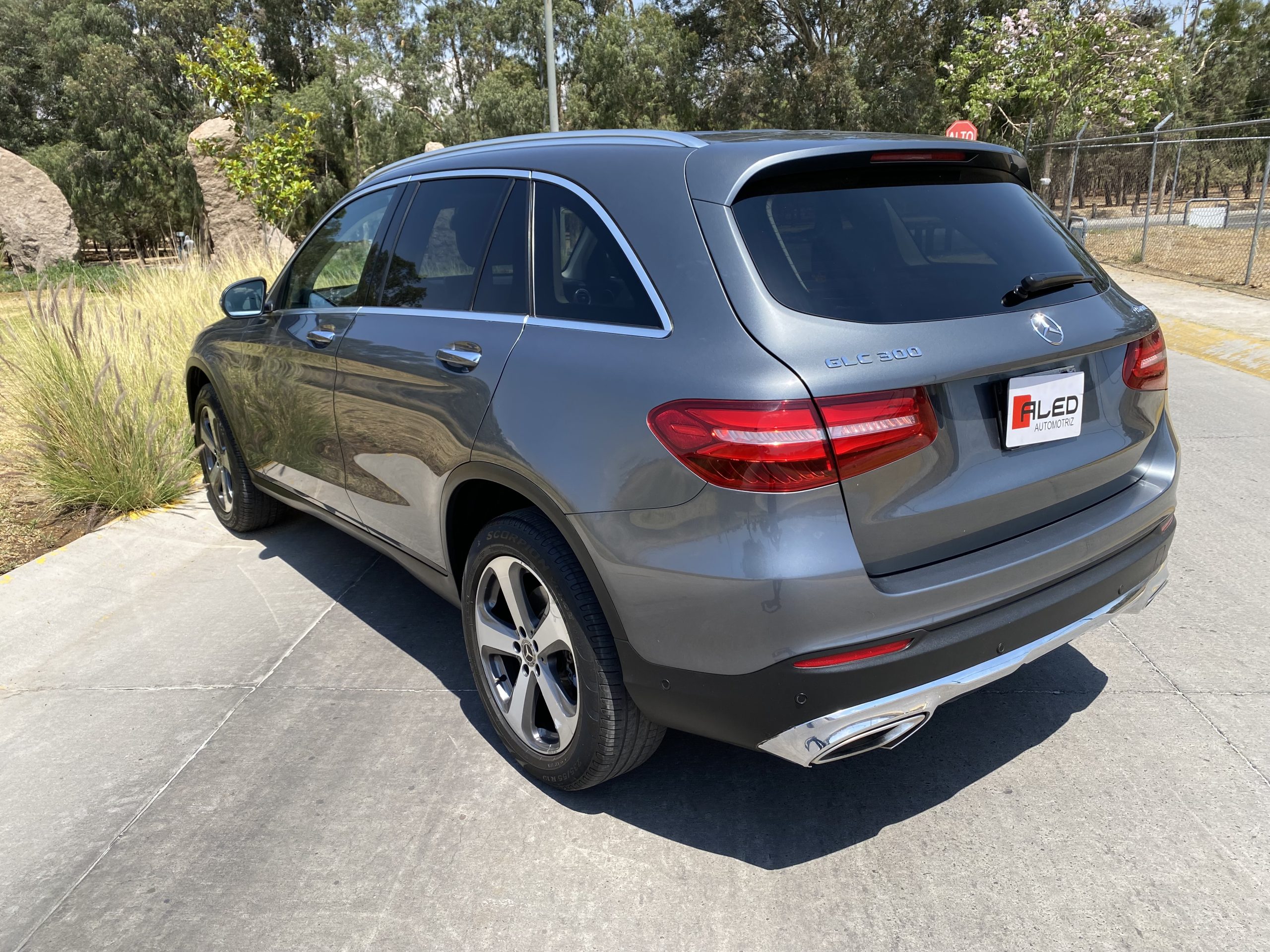 Mercedes-Benz Clase GLC 2019 300 Off Road Automático Gris