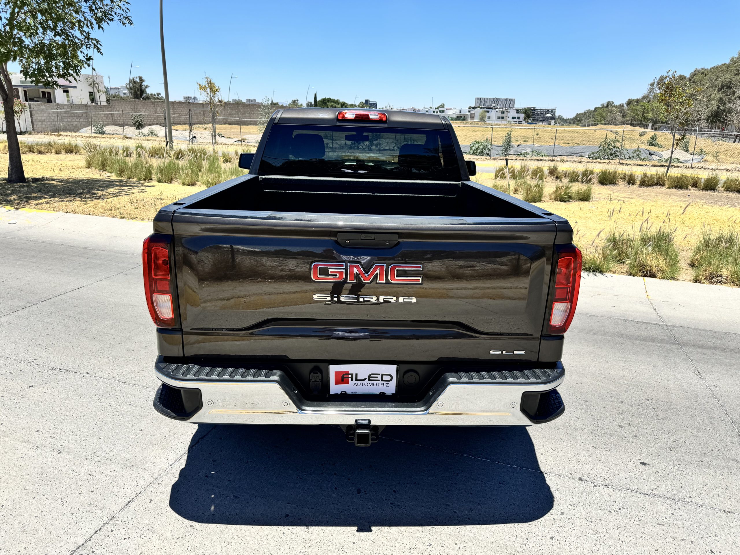 GMC Sierra 2022 SLE Automático Café