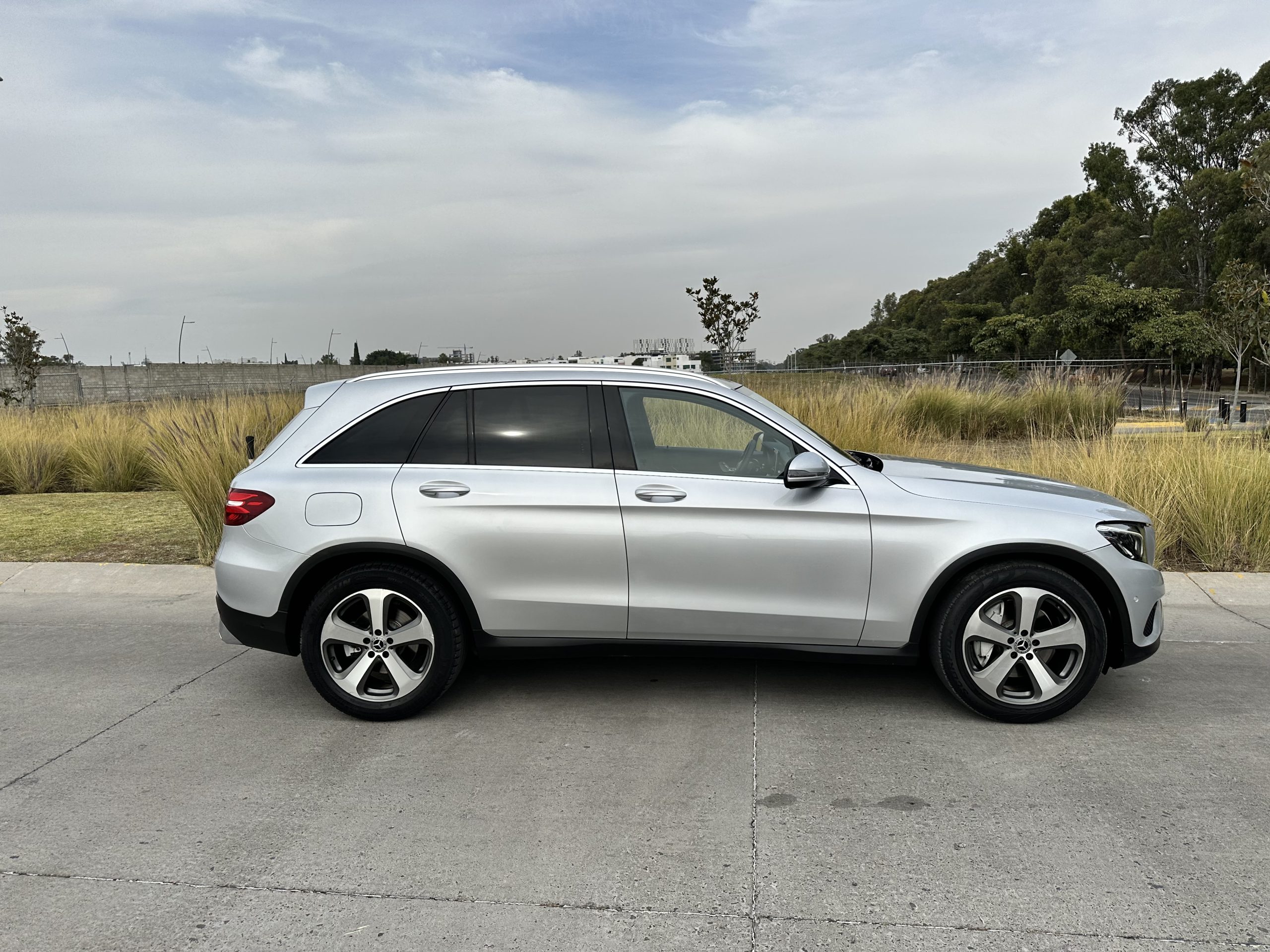 Mercedes-Benz Clase GLC 2018 300 Off Road Automático Plata