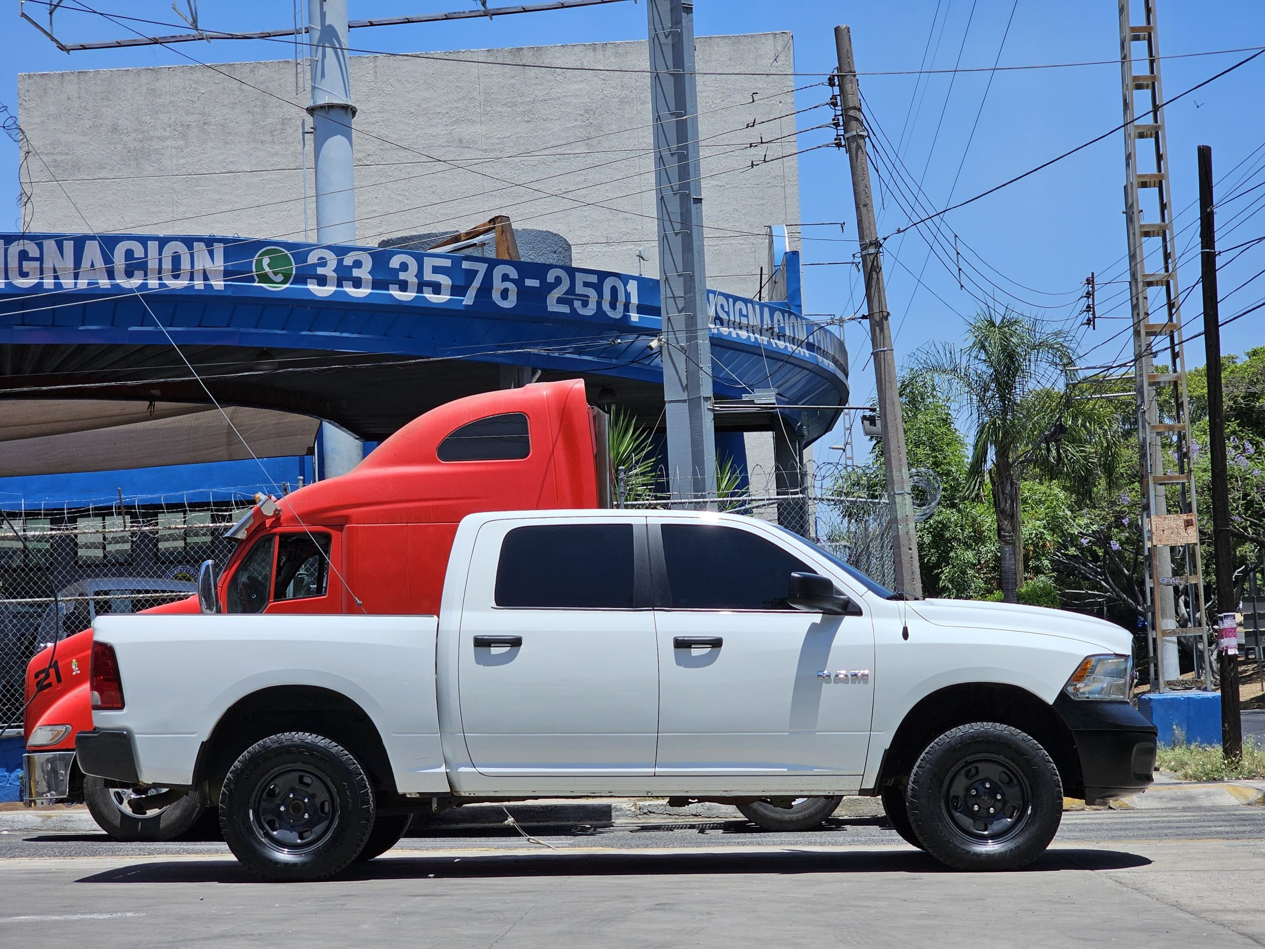 RAM 1500 2018 SLT Doble Cabina 4x4 Automático Blanco